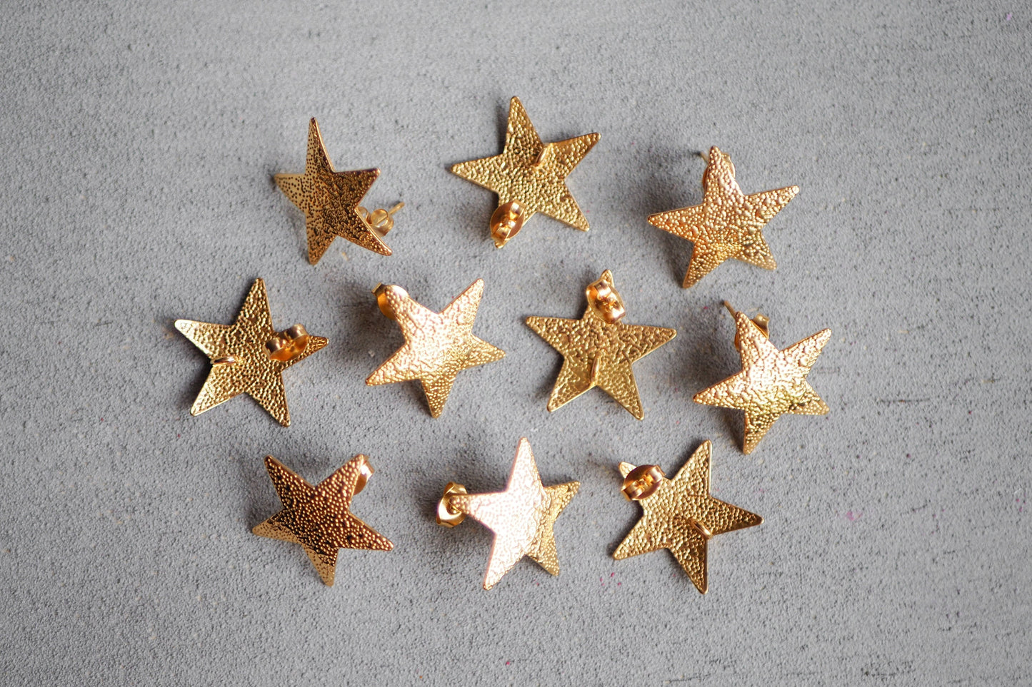5 Paar gebogene Stern Ohrstecker aus Edelstahl mit strukturierter Oberfläche, 22mm, Sterne Weihnachten Struktur, Schmuckzubehör Gold Silber