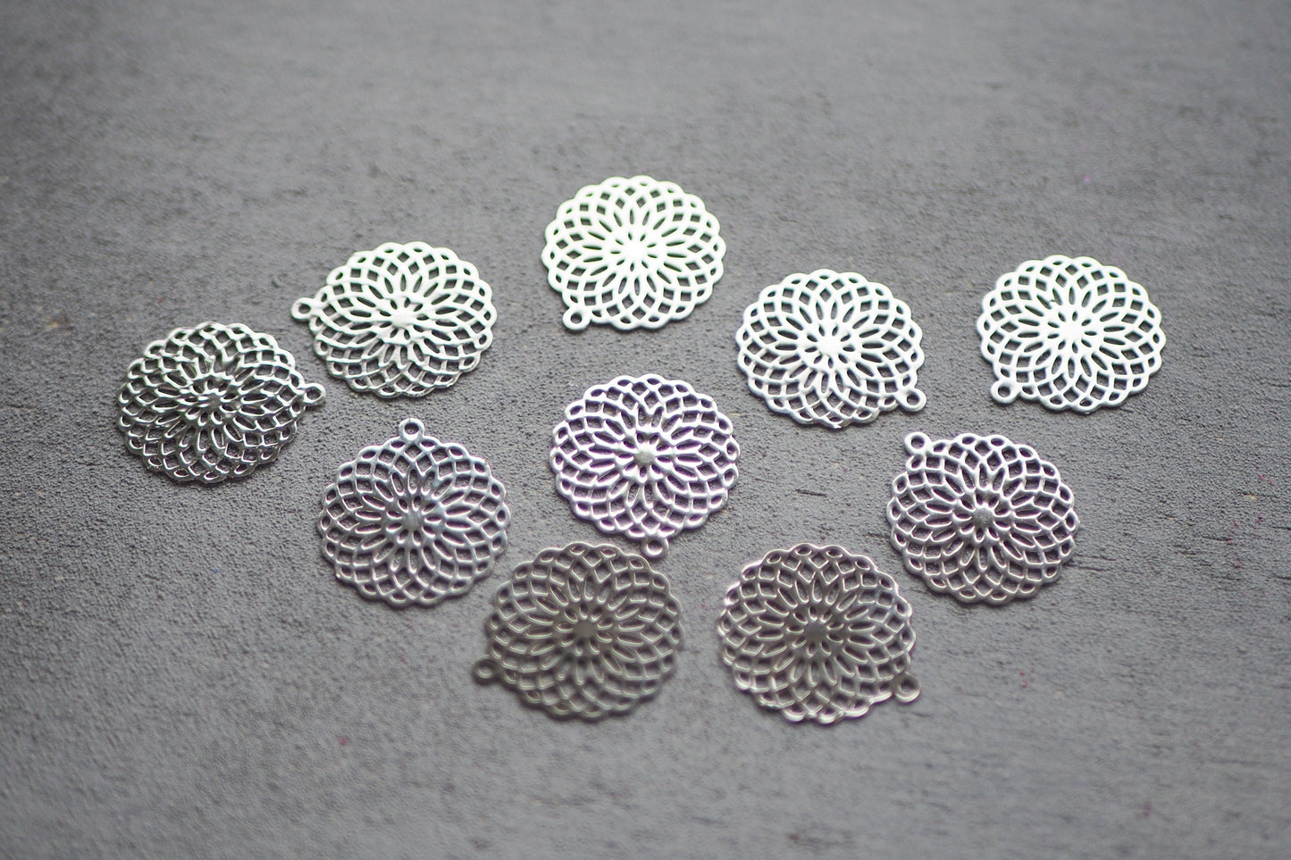 10x filigrane Mandala Anhänger aus Messing, 25mm in Gold oder Silber, Blume des Lebens Lebensblume Yoga, Schmuckzubehör