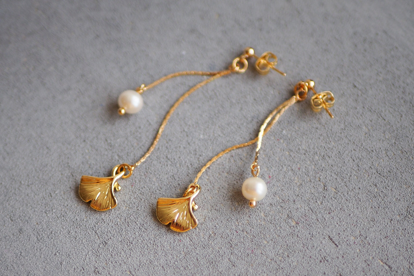 10 Ginkgo Blatt Verbinder, 14mm x 12mm, 18 Karat echt vergoldet, Ginkgoblatt Blätter Laub Herbst, Schmuckzubehör Gold