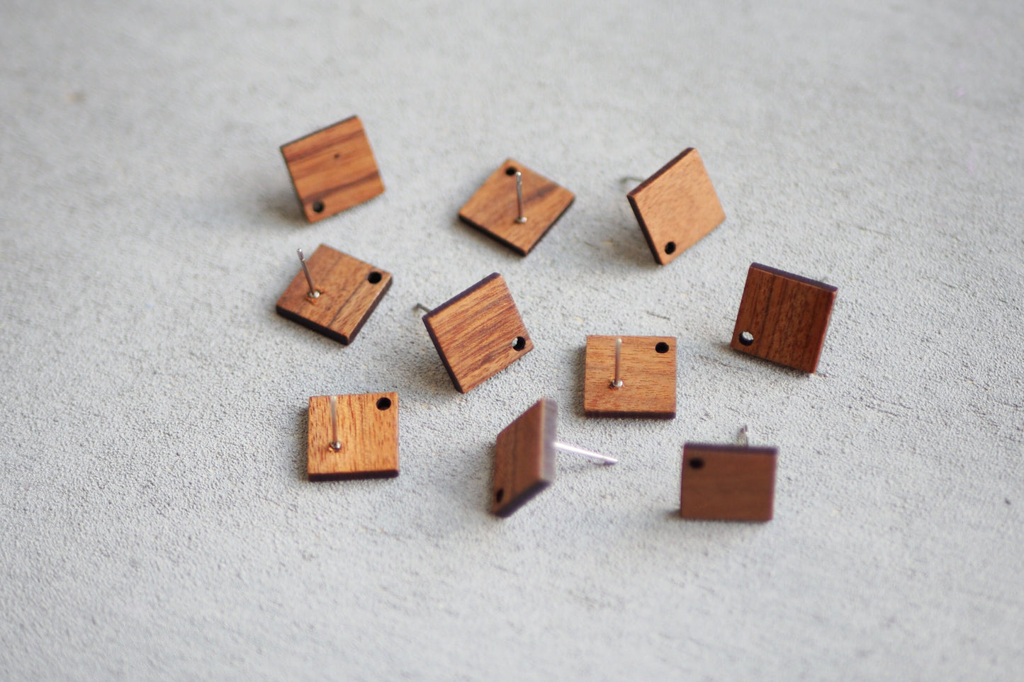 10x Holz Ohrstecker quadratisch, 17mm x 17mm, Schmuckzubehör für DIY Schmuck, Quadrat Viereck Walnuss Holz Ohrringe Ohrschmuck