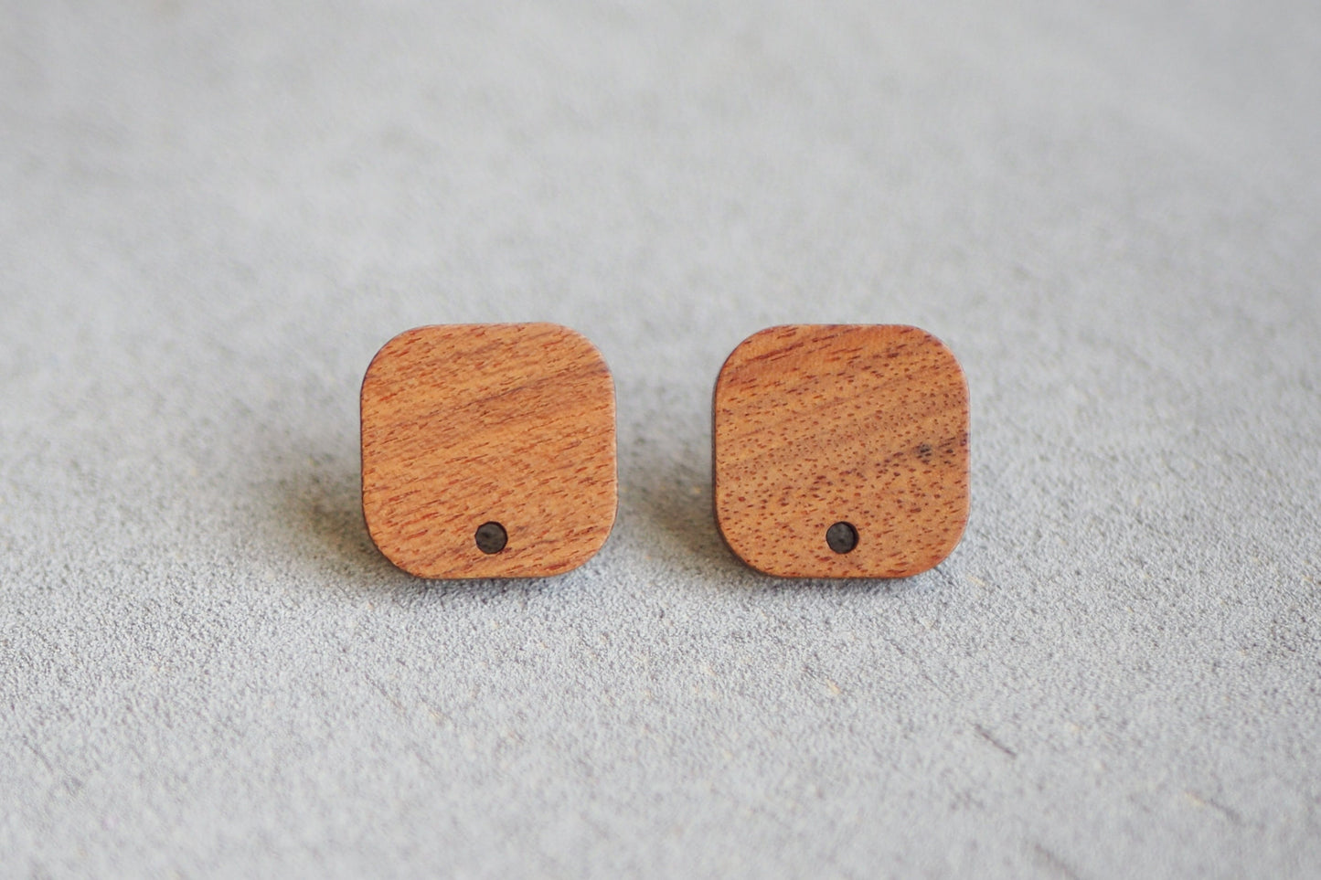 10x Holz Ohrstecker quadratisch, 16mm x 16mm, Schmuckzubehör für DIY Schmuck, Quadrat Viereck Walnuss Holz Ohrringe Ohrschmuck