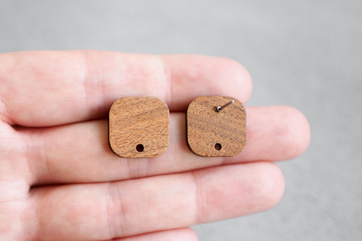 10x Holz Ohrstecker quadratisch, 16mm x 16mm, Schmuckzubehör für DIY Schmuck, Quadrat Viereck Walnuss Holz Ohrringe Ohrschmuck