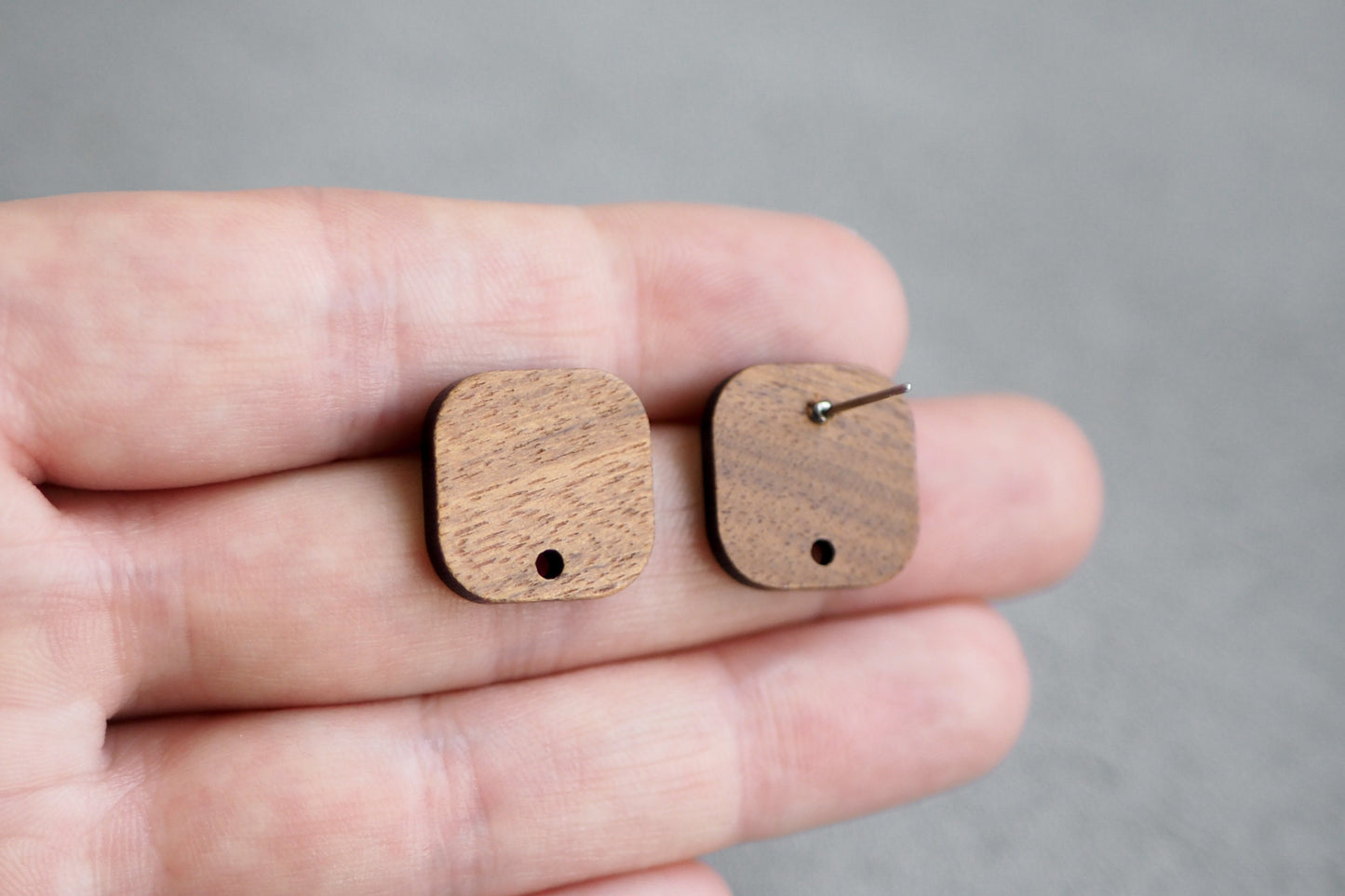 10x Holz Ohrstecker quadratisch, 16mm x 16mm, Schmuckzubehör für DIY Schmuck, Quadrat Viereck Walnuss Holz Ohrringe Ohrschmuck