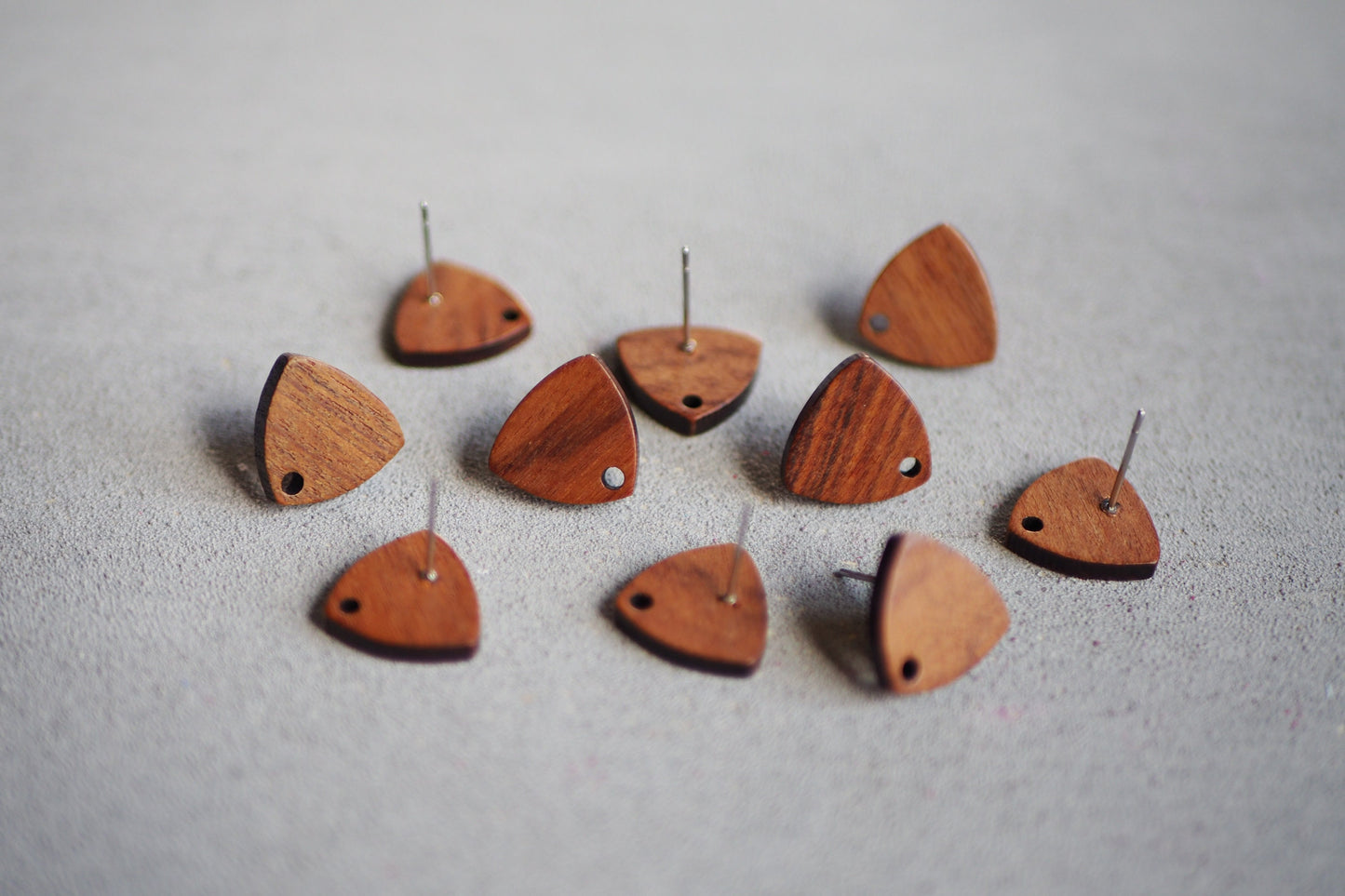 10x Holz Ohrstecker dreieckig, 14mm x 13mm, Schmuckzubehör für DIY Schmuck, Dreieck Walnuss Holz Ohrringe Ohrschmuck