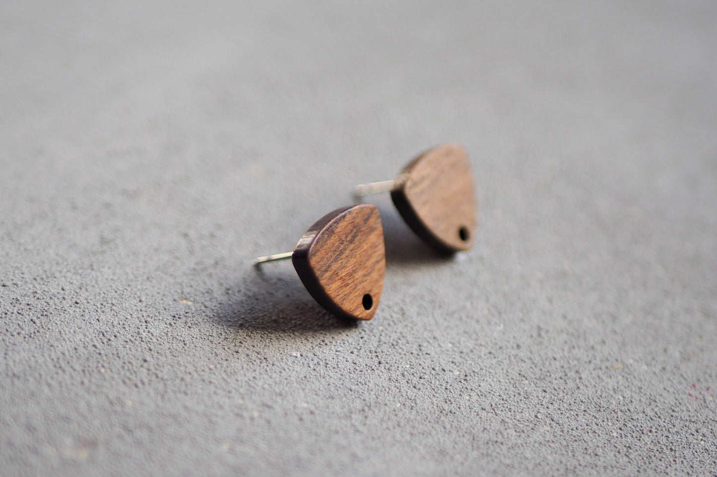 10x Holz Ohrstecker dreieckig, 14mm x 13mm, Schmuckzubehör für DIY Schmuck, Dreieck Walnuss Holz Ohrringe Ohrschmuck