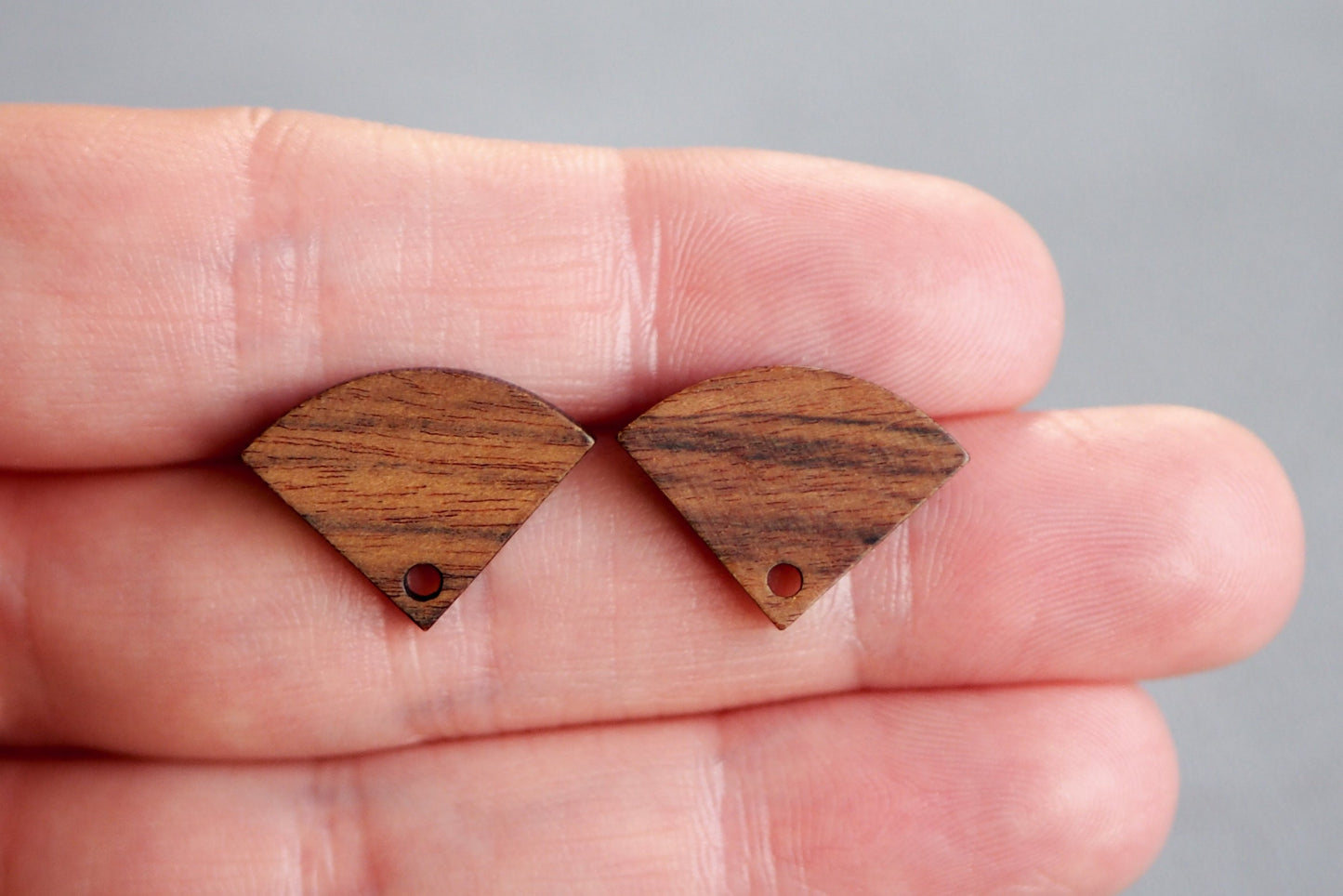 10x Holz Ohrstecker 1/4 Kreis, 14mm x 13mm, Schmuckzubehör für DIY Schmuck, Kuchenstück Viertelkreis Rund, Walnuss Holz Ohrringe Ohrschmuck