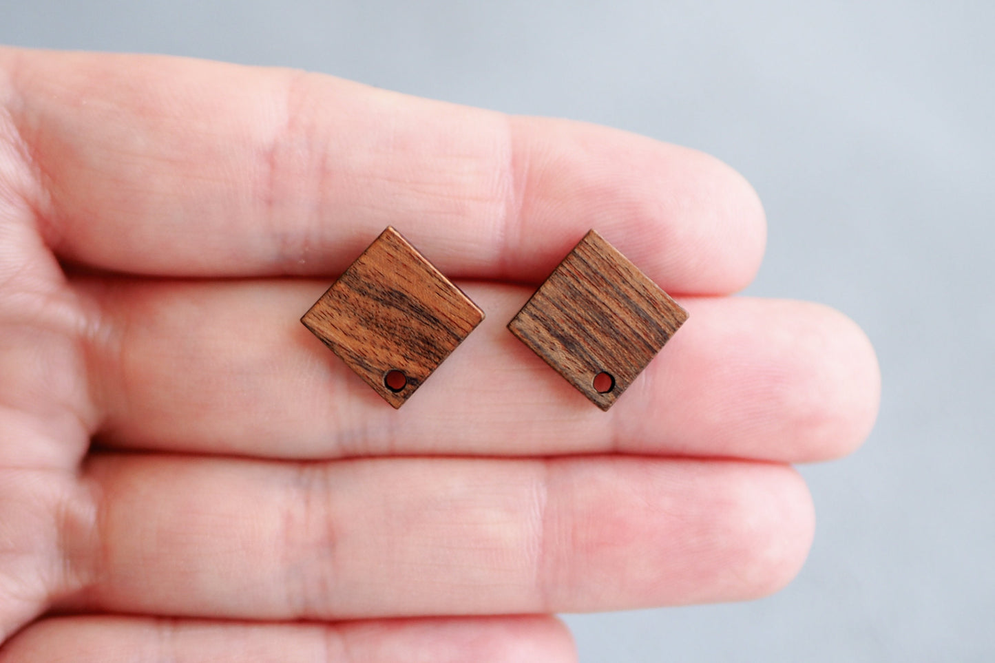 10x Holz Ohrstecker quadratisch, 17mm x 17mm, Schmuckzubehör für DIY Schmuck, Quadrat Viereck Walnuss Holz Ohrringe Ohrschmuck