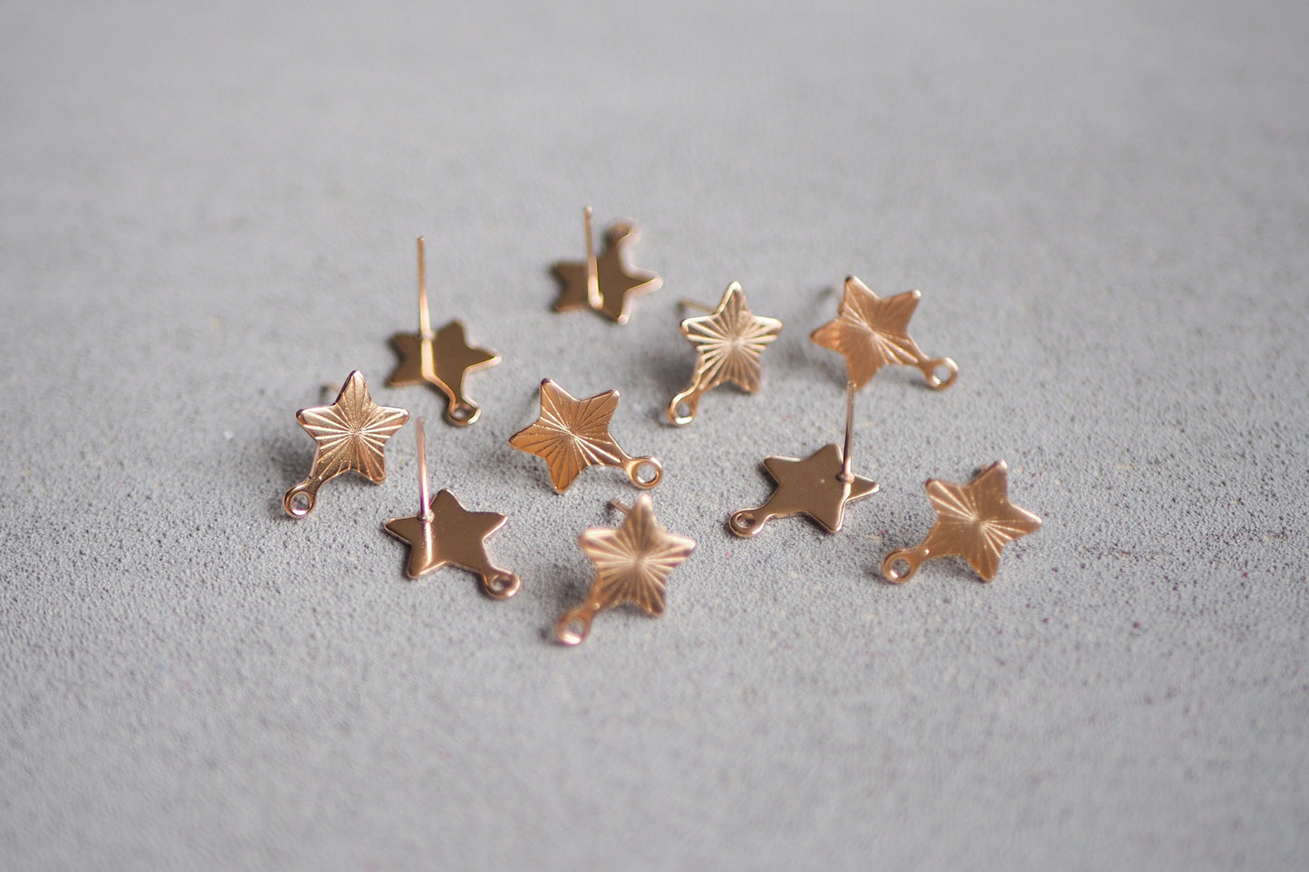 5 Paar Stern Ohrstecker aus Edelstahl, strukturiert mit Strahlen-Muster, Gold Silber Roségold, Sterne Weihnachten Strahlen, Schmuckzubehör