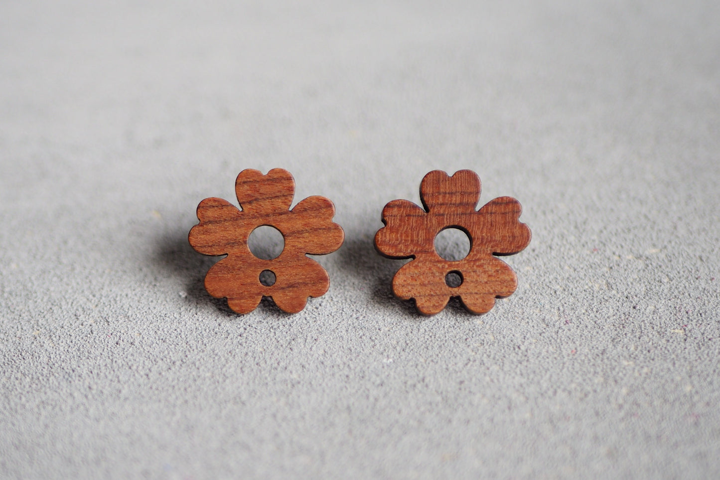 10x Holz Blumen Ohrstecker, 18mm, Blumenform Blume Blüte, Schmuckzubehör für DIY Schmuck, Walnuss Holz Ohrringe Ohrschmuck