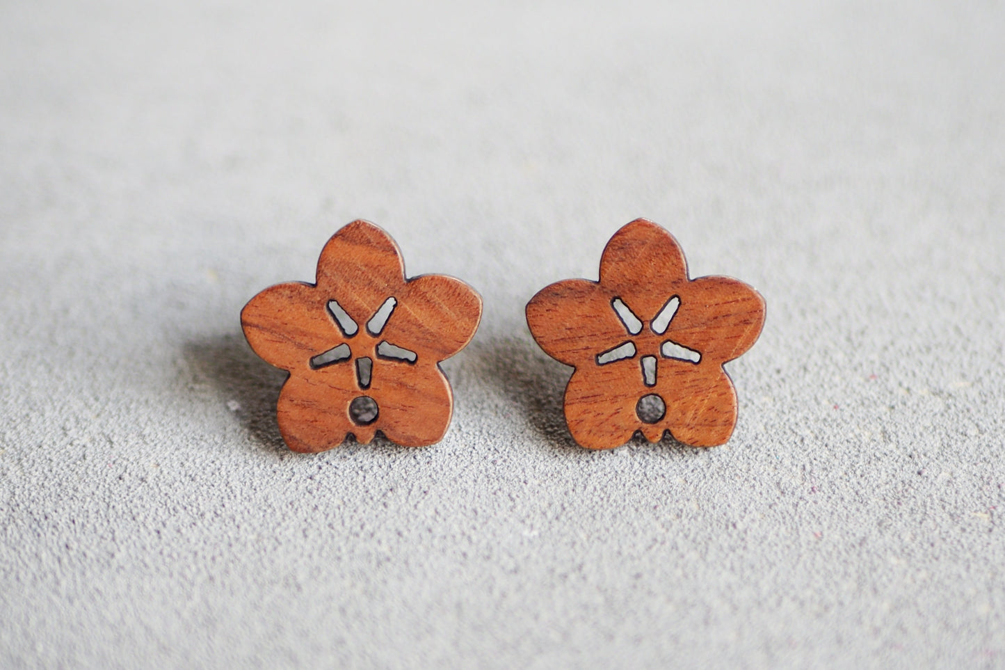10x Holz Blumen Ohrstecker, 18mm, Blüten Blume Kirschblüte, Schmuckzubehör für DIY Schmuck, Walnuss Holz Ohrringe Ohrschmuck