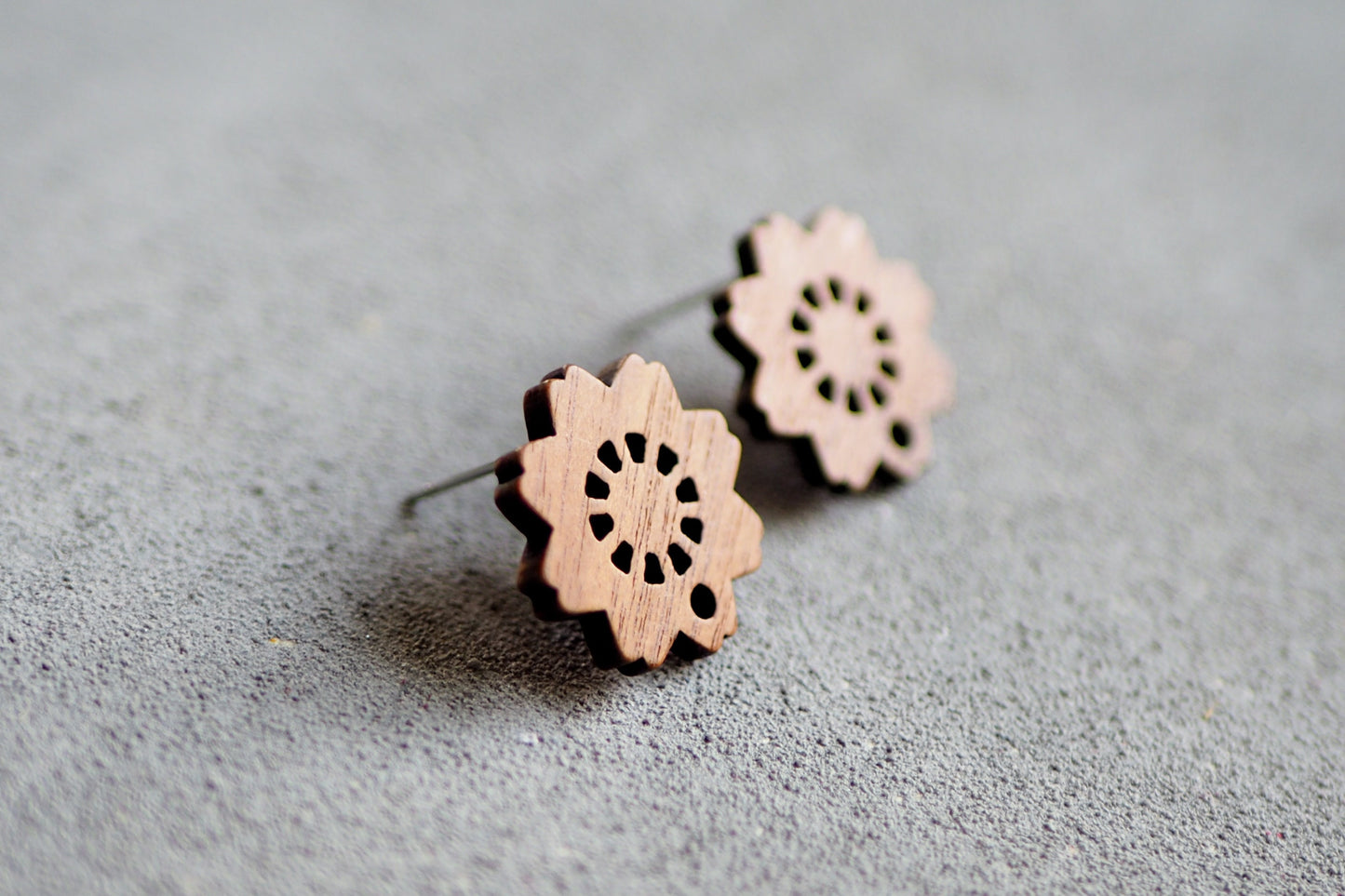 10x Holz Ohrstecker in Blütenform, 17,5mm, Blumenform Blume Blüte, Schmuckzubehör für DIY Schmuck, Walnuss Holz Ohrringe Ohrschmuck