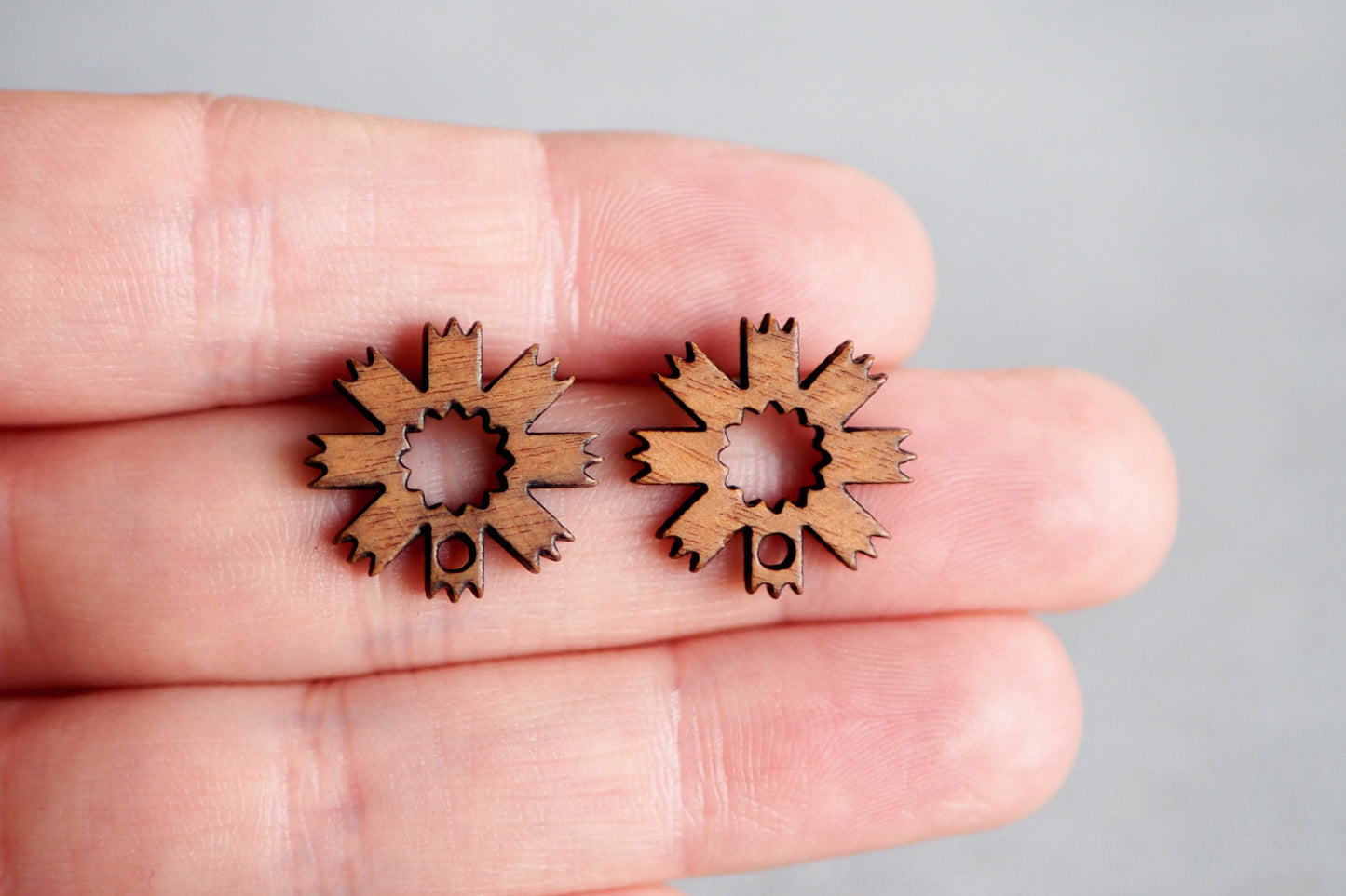 10x Holz Ohrstecker Blümenförmig, 17mm, Blumenform Blumen Blüte, Schmuckzubehör für DIY Schmuck, Walnuss Holz Ohrringe Ohrschmuck