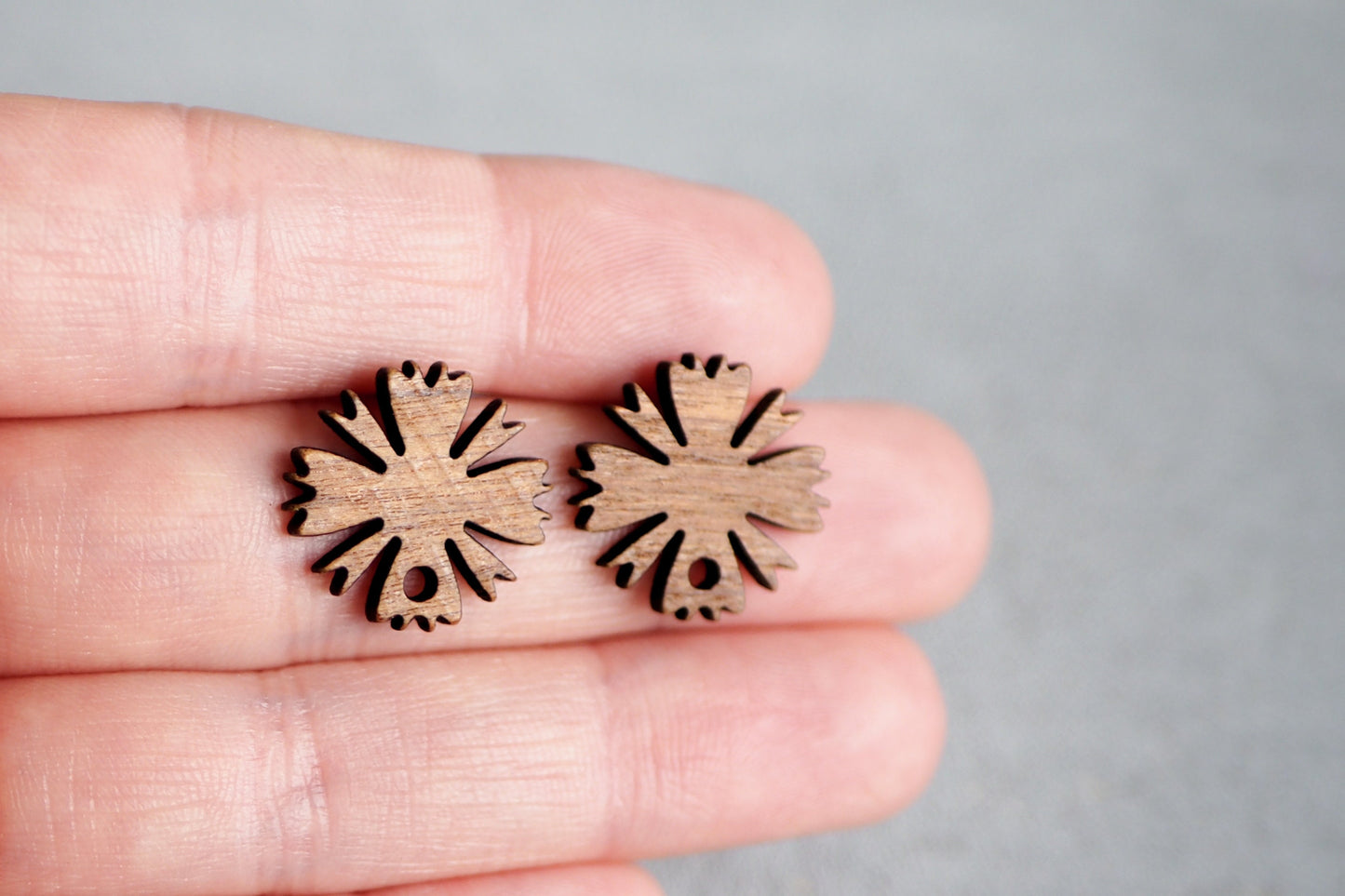 10x Holz Ohrstecker Blümenförmig, 17mm, Blumenform Blumen Blüte, Schmuckzubehör für DIY Schmuck, Walnuss Holz Ohrringe Ohrschmuck