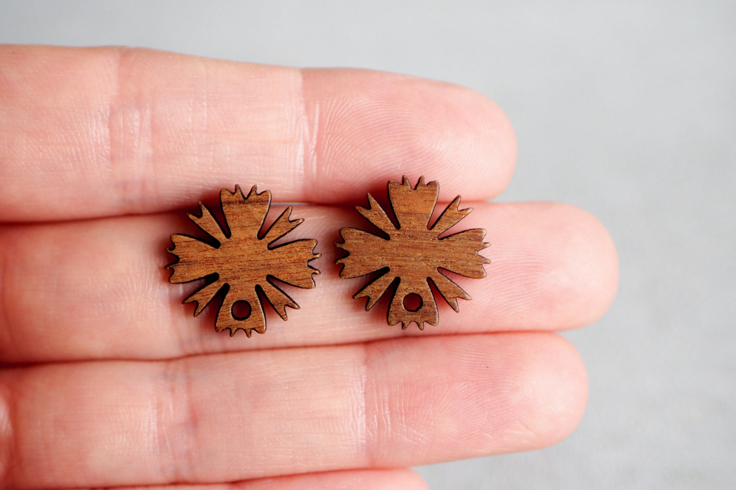10x Holz Ohrstecker Blümenförmig, 17mm, Blumenform Blumen Blüte, Schmuckzubehör für DIY Schmuck, Walnuss Holz Ohrringe Ohrschmuck