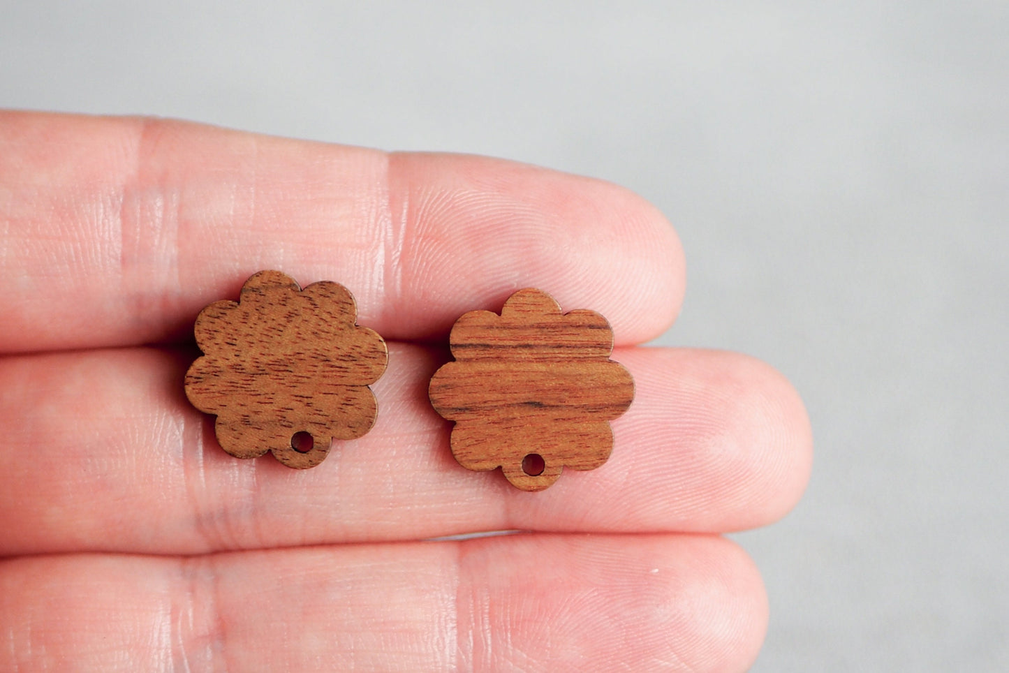 10x Holz Ohrstecker Blume, 16,5mm, Blumenform Blütenform Blüte, Schmuckzubehör für DIY Schmuck, Walnuss Holz Ohrringe Ohrschmuck