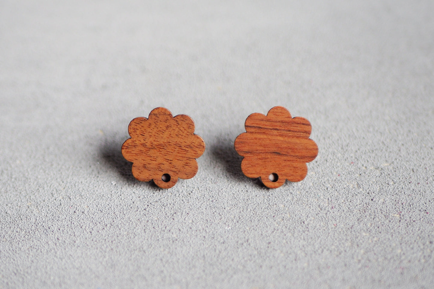 10x Holz Ohrstecker Blume, 16,5mm, Blumenform Blütenform Blüte, Schmuckzubehör für DIY Schmuck, Walnuss Holz Ohrringe Ohrschmuck