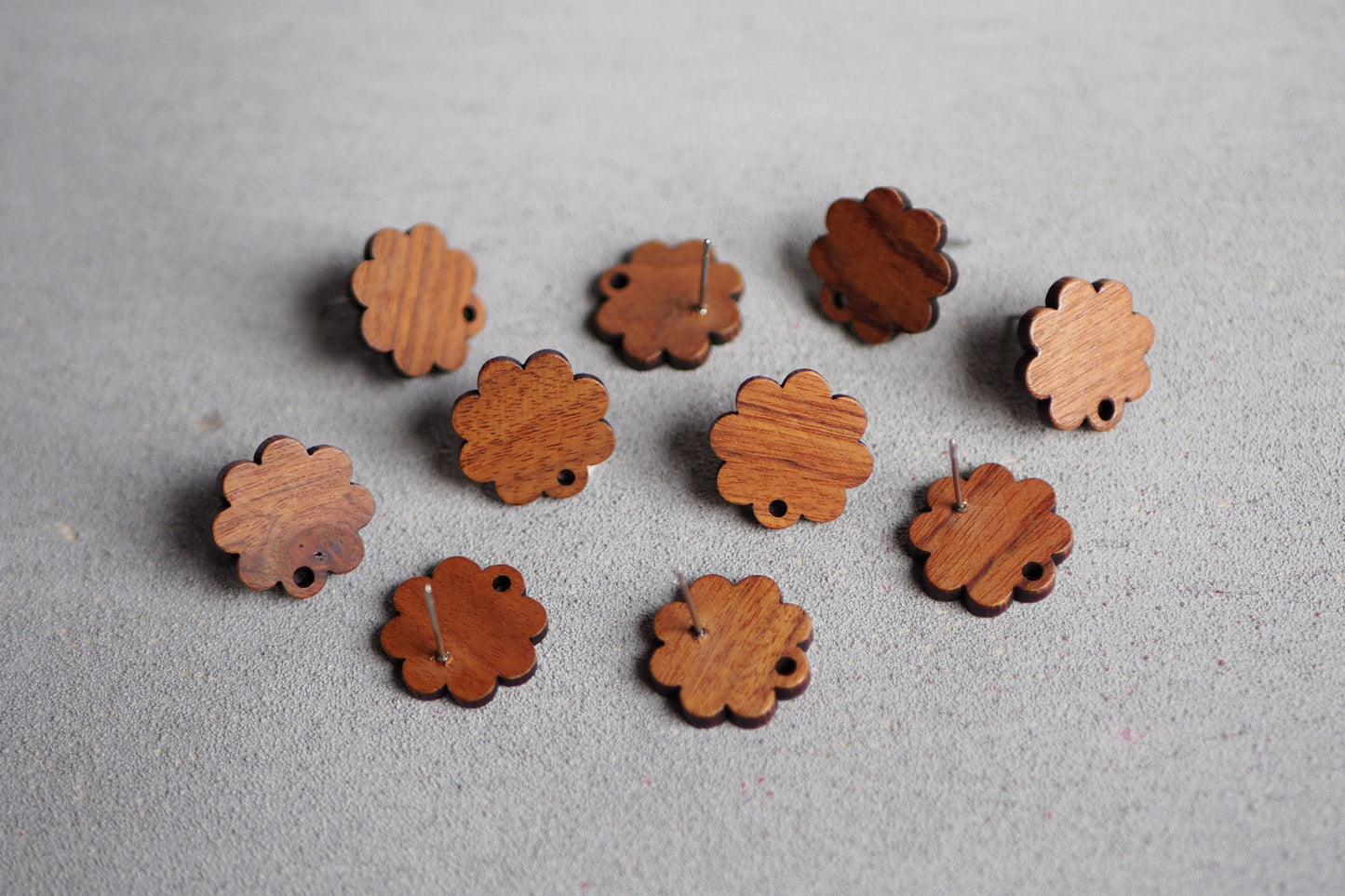10x Holz Ohrstecker Blume, 16,5mm, Blumenform Blütenform Blüte, Schmuckzubehör für DIY Schmuck, Walnuss Holz Ohrringe Ohrschmuck