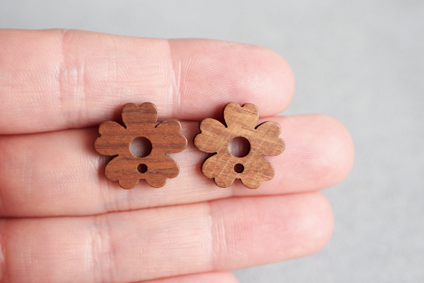 10x Holz Blumen Ohrstecker, 18mm, Blumenform Blume Blüte, Schmuckzubehör für DIY Schmuck, Walnuss Holz Ohrringe Ohrschmuck