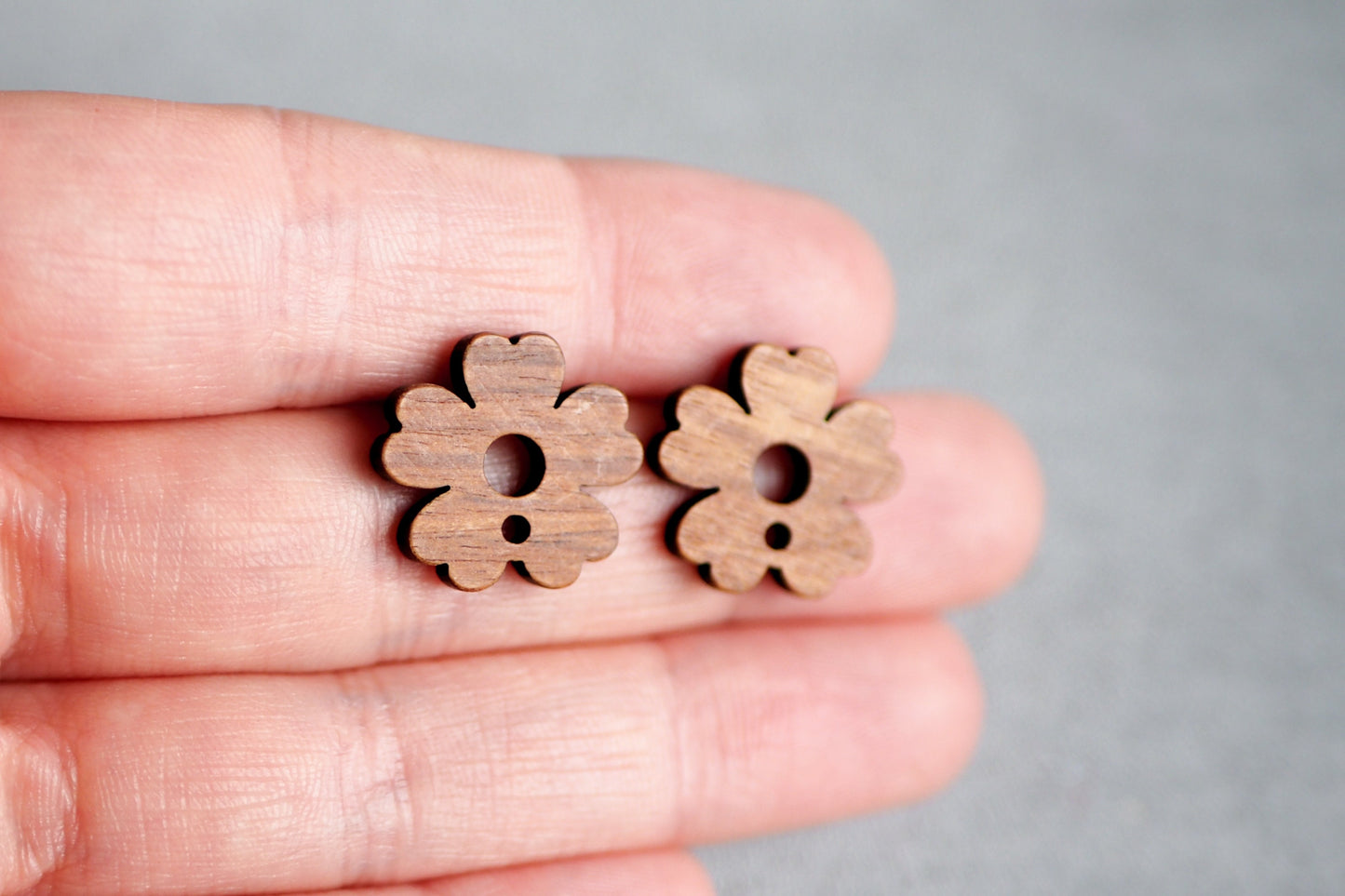 10x Holz Blumen Ohrstecker, 18mm, Blumenform Blume Blüte, Schmuckzubehör für DIY Schmuck, Walnuss Holz Ohrringe Ohrschmuck
