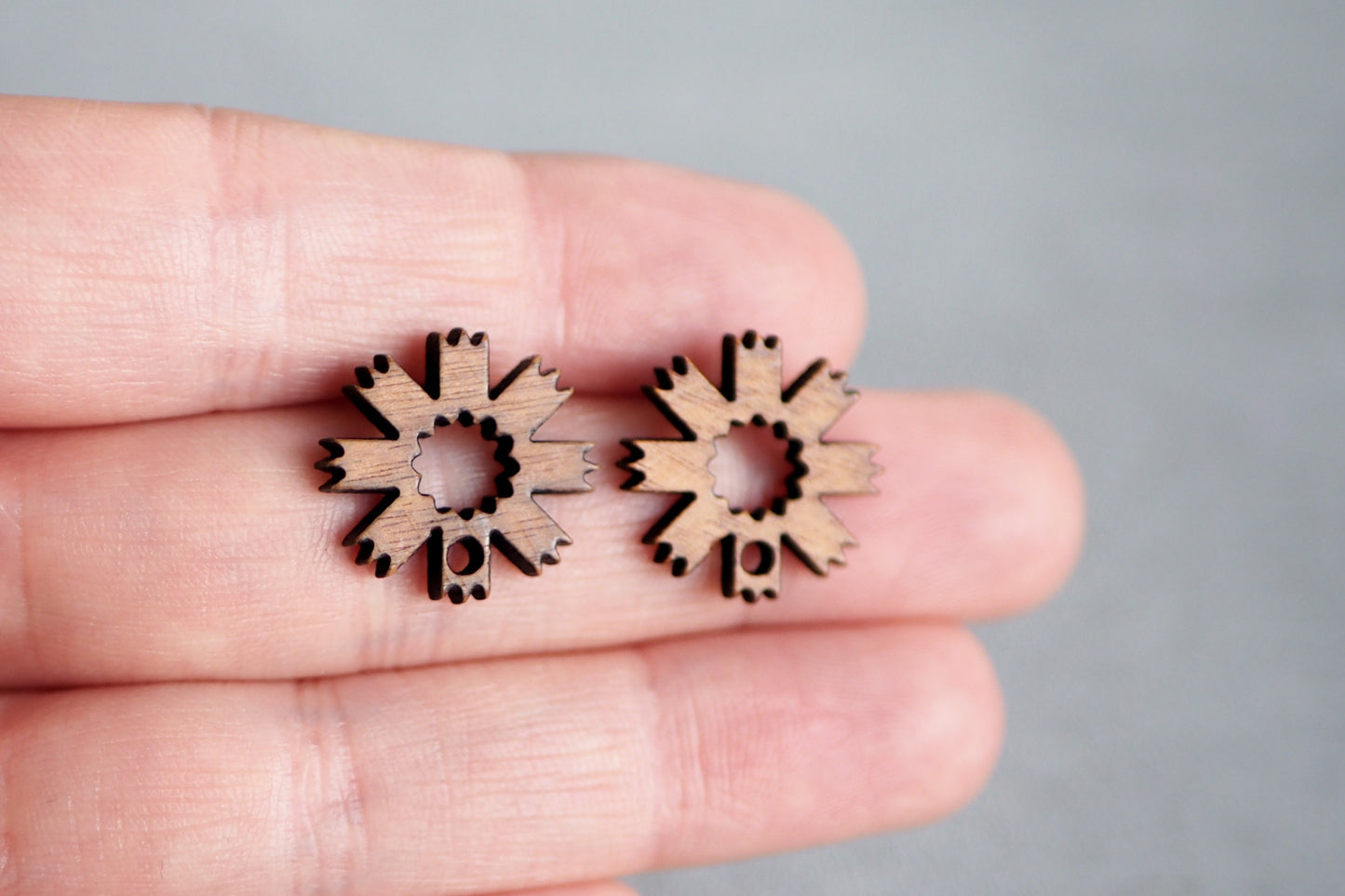 10x Holz Ohrstecker Blümenförmig, 17mm, Blumenform Blumen Blüte, Schmuckzubehör für DIY Schmuck, Walnuss Holz Ohrringe Ohrschmuck