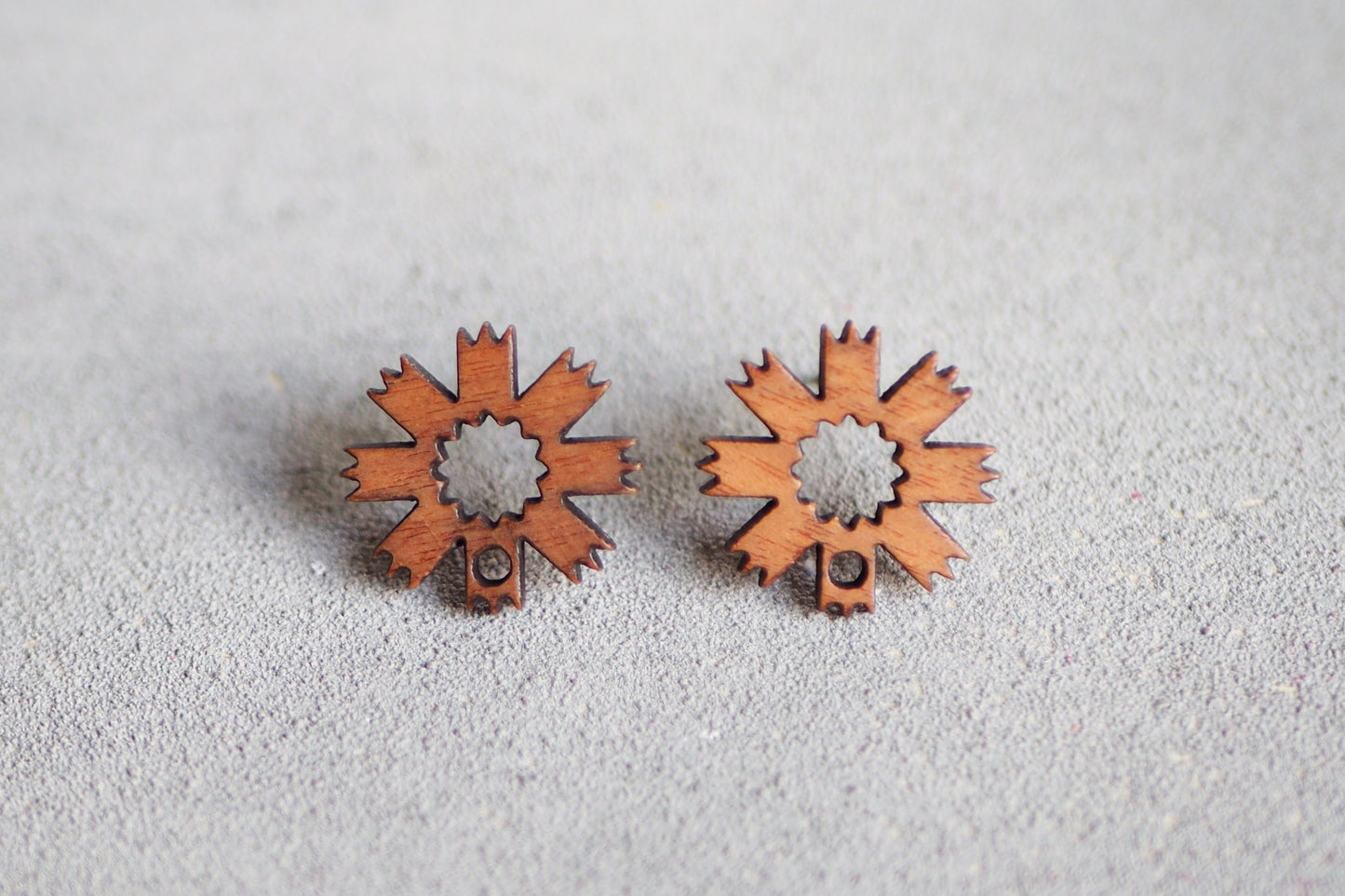 10x Holz Ohrstecker Blümenförmig, 17mm, Blumenform Blumen Blüte, Schmuckzubehör für DIY Schmuck, Walnuss Holz Ohrringe Ohrschmuck