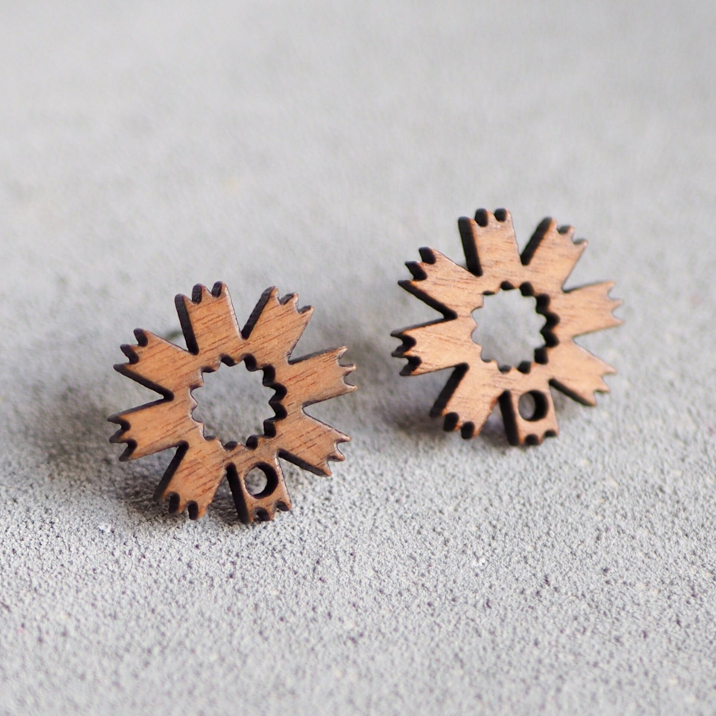 10x Holz Ohrstecker Blümenförmig, 17mm, Blumenform Blumen Blüte, Schmuckzubehör für DIY Schmuck, Walnuss Holz Ohrringe Ohrschmuck