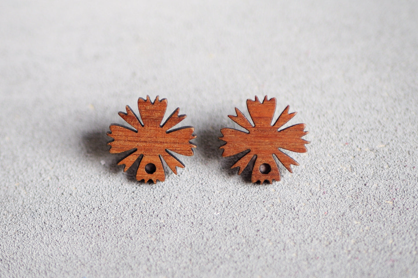 10x Holz Ohrstecker Blümenförmig, 17mm, Blumenform Blumen Blüte, Schmuckzubehör für DIY Schmuck, Walnuss Holz Ohrringe Ohrschmuck