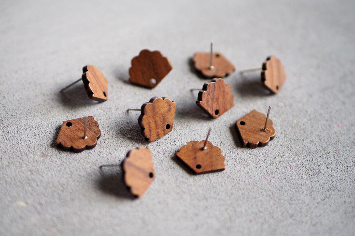10x Holz Ohrstecker in Muschelform 17mm, Monstera Fensterblatt, Schmuckzubehör für DIY Schmuck, Walnuss Holz Ohrringe Ohrschmuck
