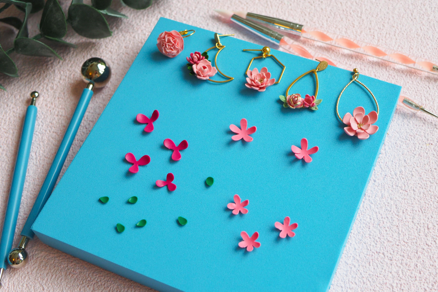 Blüten Polster: Schaumstoff Matte zum Modellieren von Blumen und Blättern aus Polymerton (FIMO), 15x15cm Foam Platte Pad, Polymer Ton formen