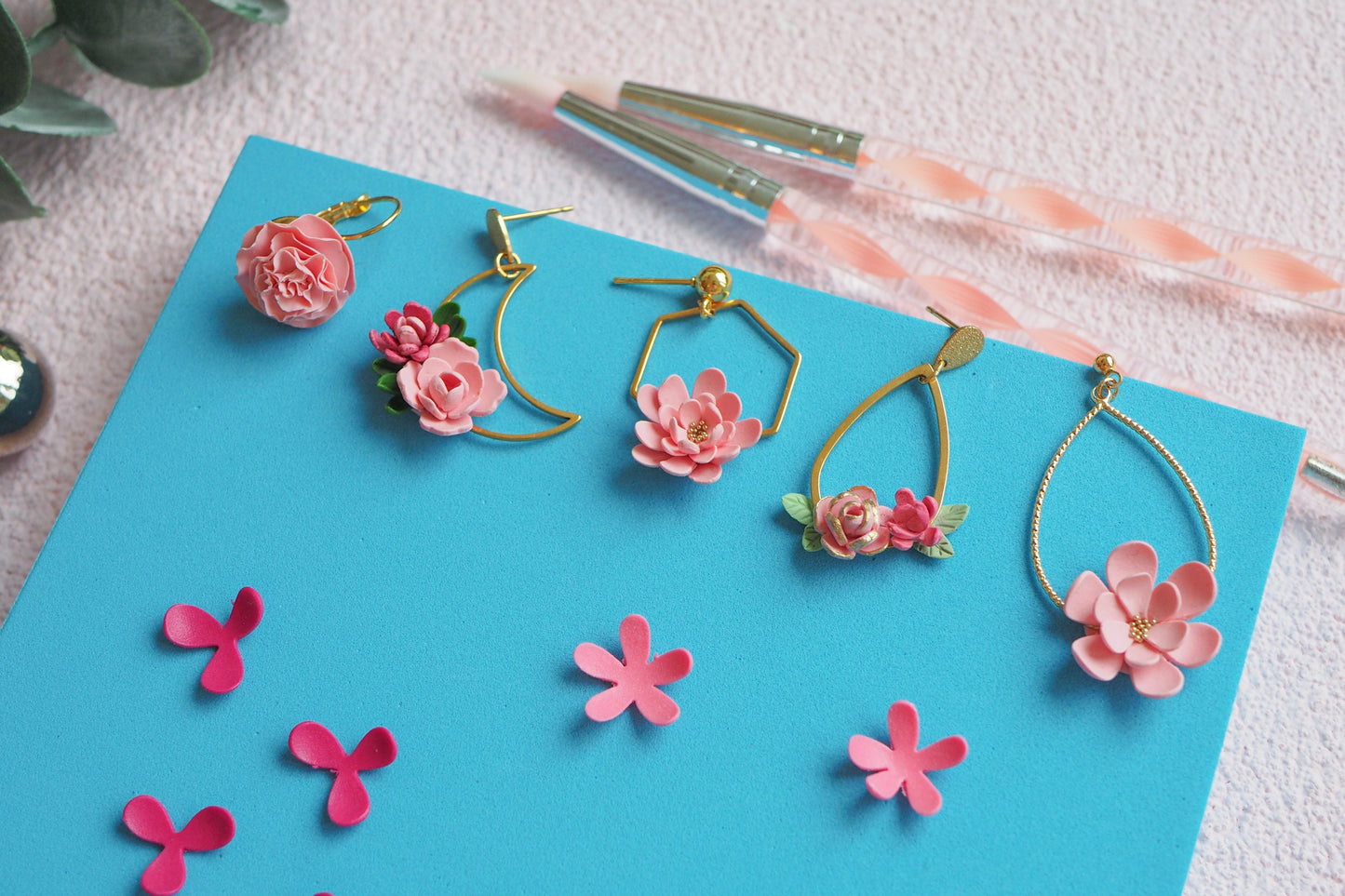 Blüten Polster: Schaumstoff Matte zum Modellieren von Blumen und Blättern aus Polymerton (FIMO), 15x15cm Foam Platte Pad, Polymer Ton formen