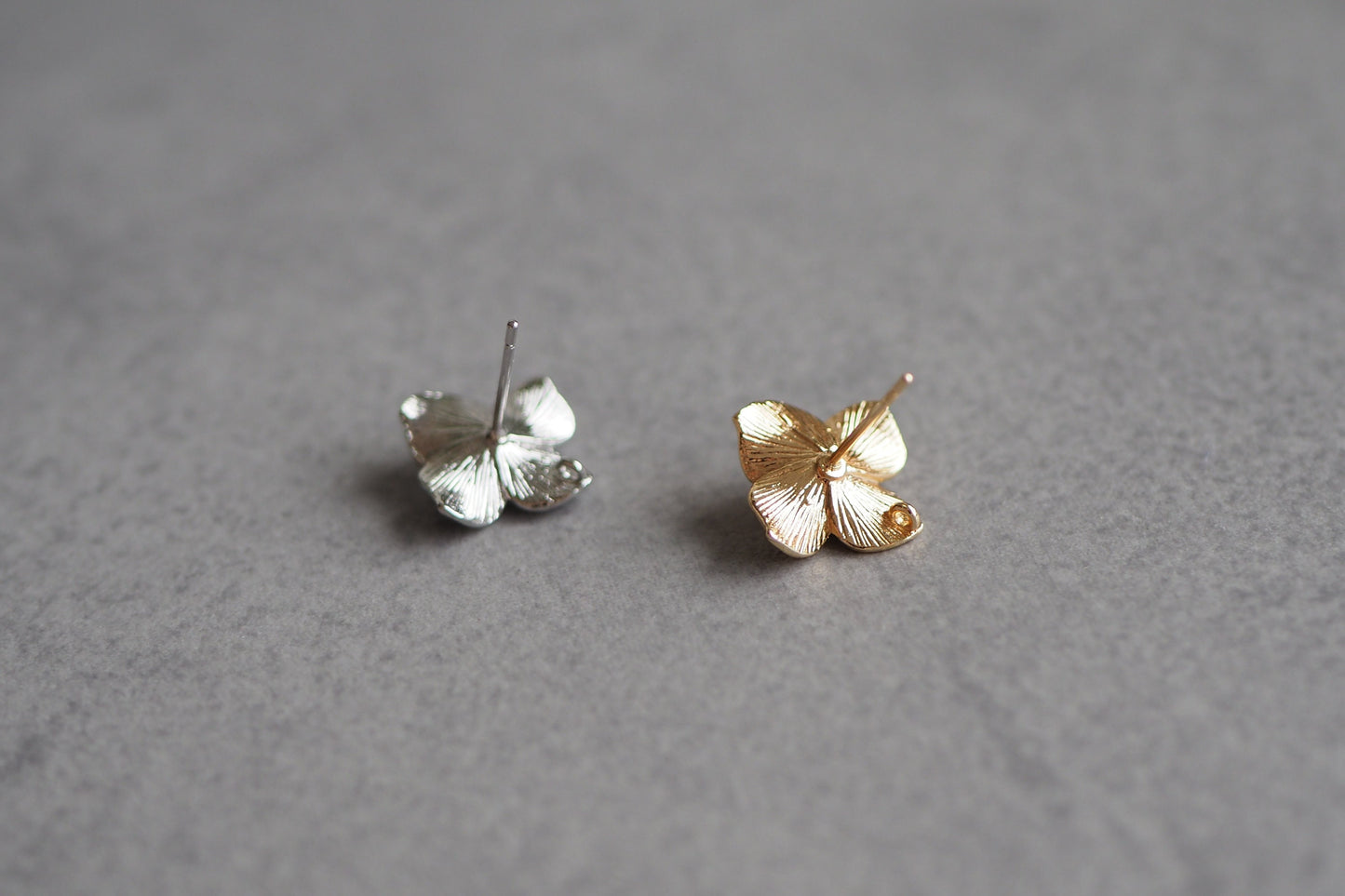5 Paar Blumen Ohrstecker aus Messing mit Öse, 18 Karat vergoldet o. platiniert, Blüten Frühling Ohrringe, Gold oder Silber, Schmuckzubehör