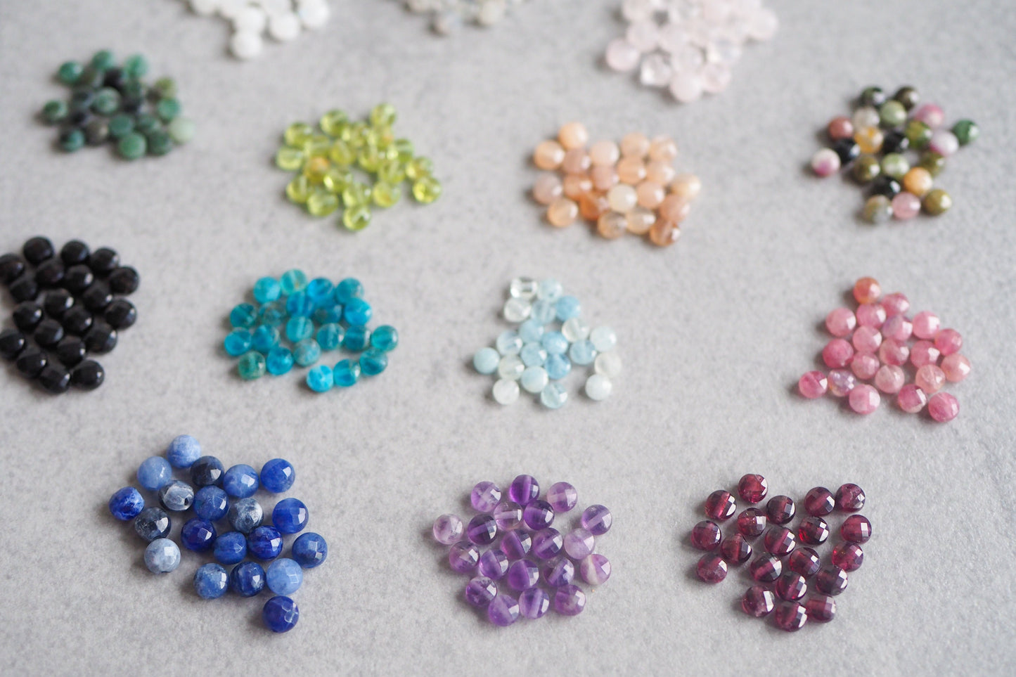 20x Edelstein Perlen 4-5mm, facettierte Linsen mit Querbohrung, Mondstein Labradorith Apatit Turmalin Aquamarin Sodalit Amethyst Granat
