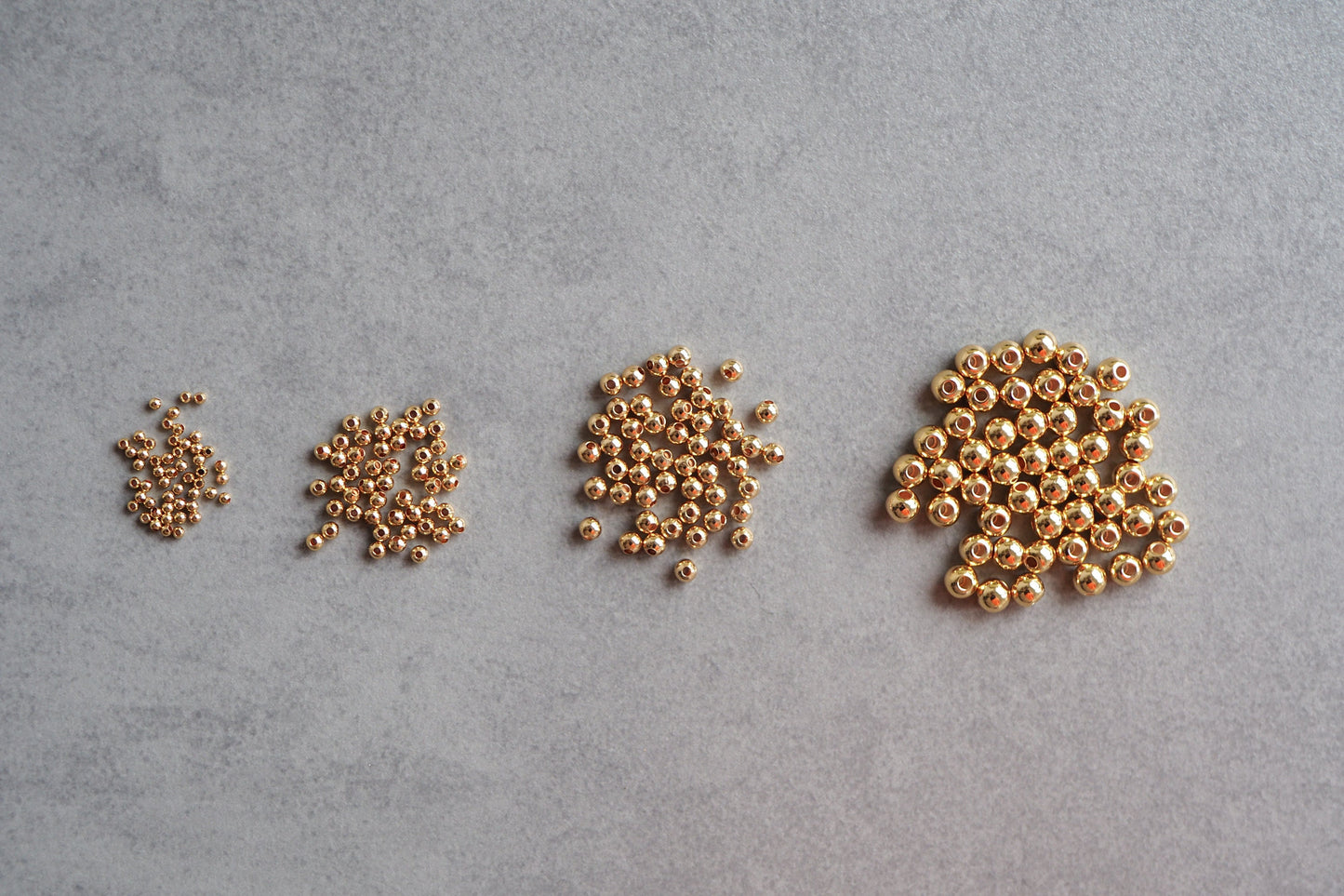 50 Stk. runde Perlen aus Messing, 18 Karat echt vergoldet, 2/3/4/5mm, Spacer Perle Metallperle Kugel Zwischenperle Gold Schmuckzubehör