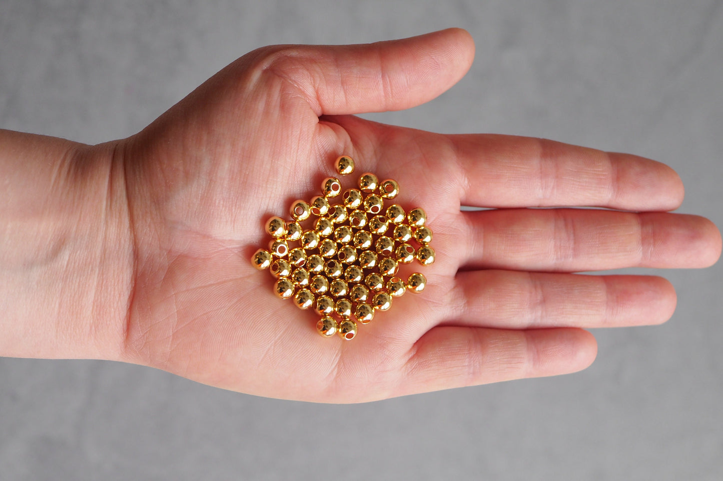 50 Stk. runde Perlen aus Messing, 18 Karat echt vergoldet, 2/3/4/5mm, Spacer Perle Metallperle Kugel Zwischenperle Gold Schmuckzubehör