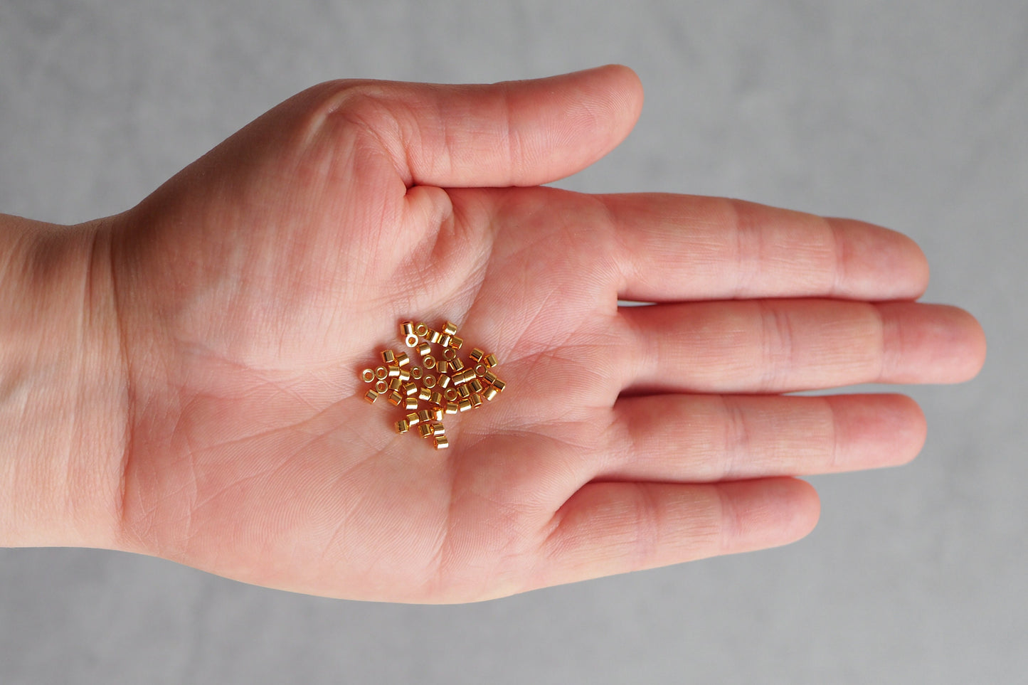 50 Stk. Perlen aus Messing 18 Karat echt vergoldet 2,5mm, Zwischenperle Gold Schmuckzubehör, Spacer Perle Metallperle Rohr Walze Säule
