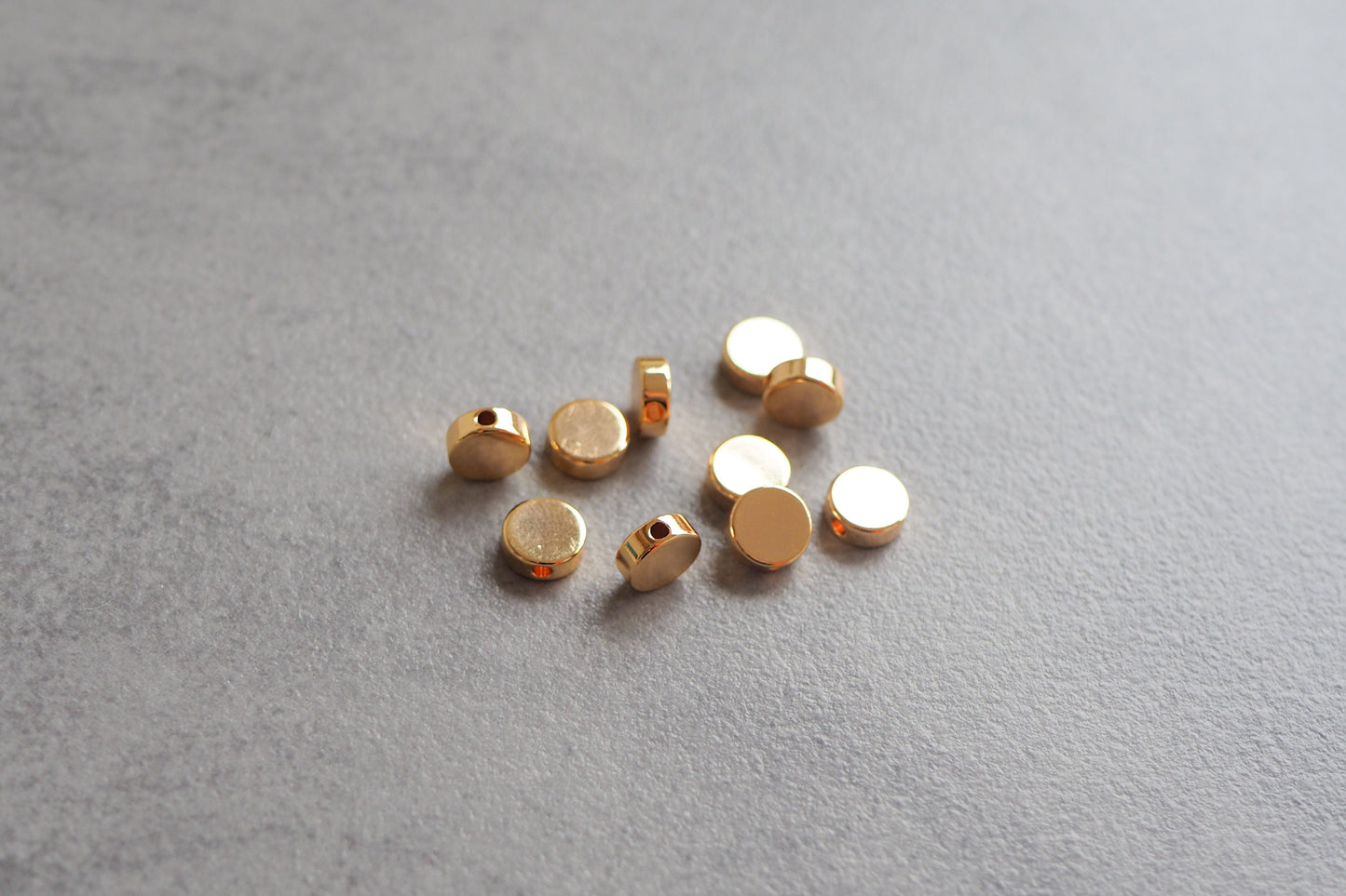 10 Stk. Perlen aus Messing, 18 Karat echt vergoldet, 4/6/8mm, Spacer Perle Metallperle Scheibe Rondell Zwischenperle Gold Schmuckzubehör