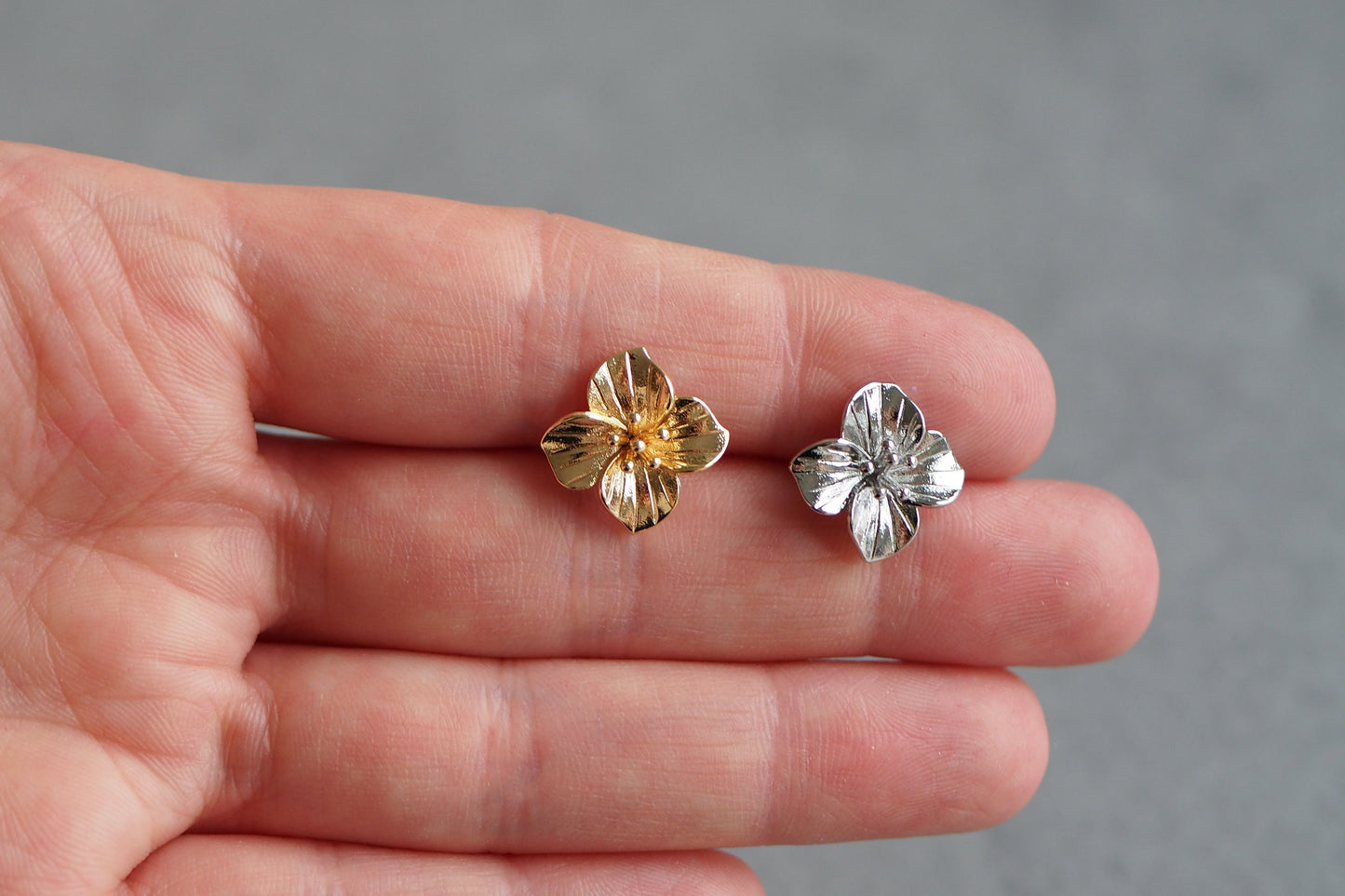 5 Paar Blumen Ohrstecker aus Messing mit Öse, 18 Karat vergoldet o. platiniert, Blüten Frühling Ohrringe, Gold oder Silber, Schmuckzubehör