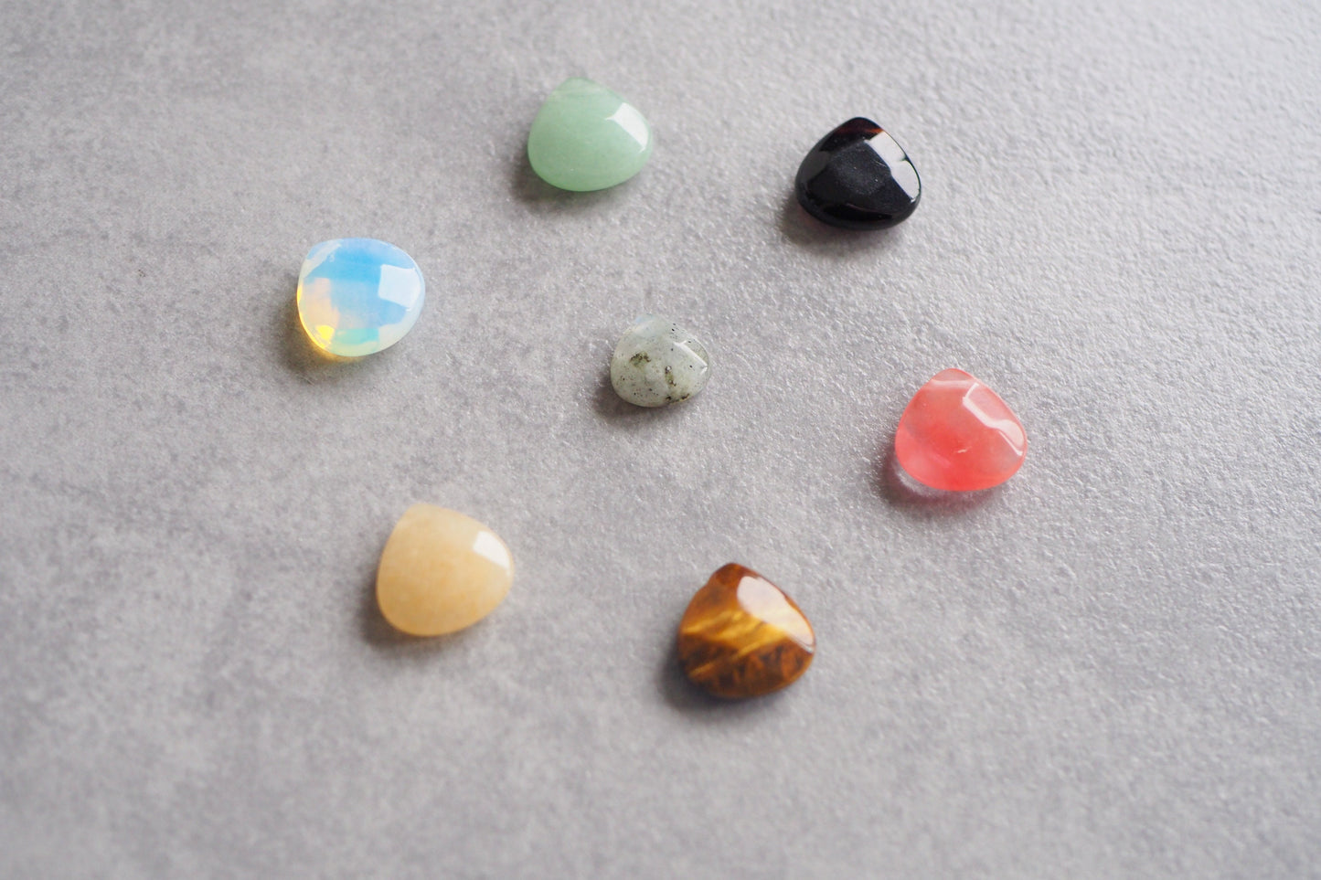 10x Edelstein Perlen 13x13mm, facettiert mit Querbohrung, Träne Tropfen Labradorith Aventurin Opalit Tigerauge Onyx Turmalin, Schmuckzubehör