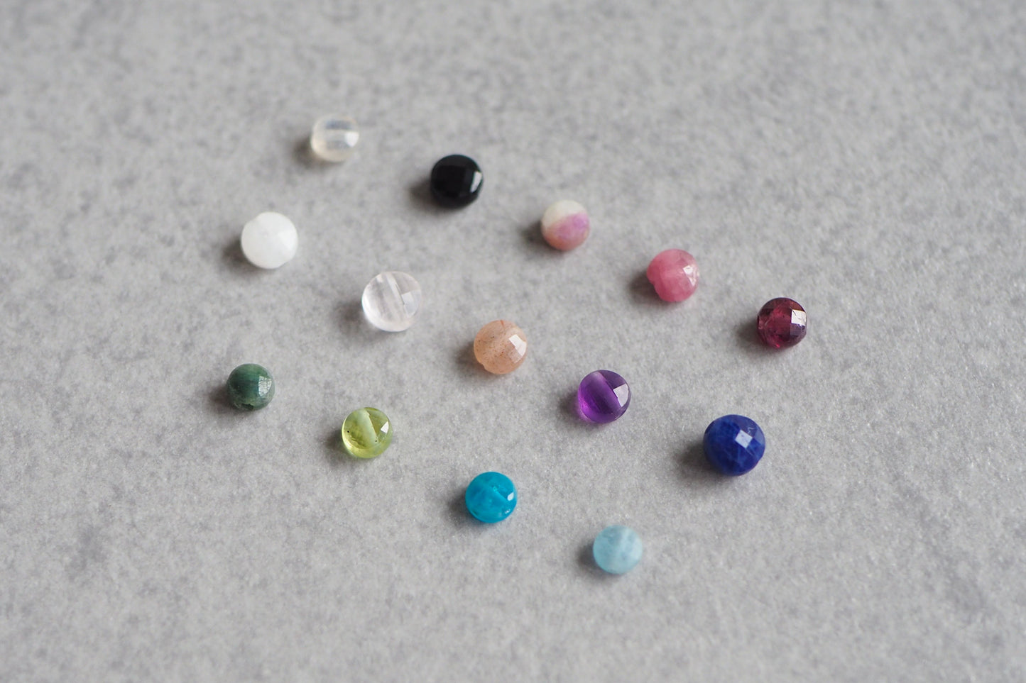 20x Edelstein Perlen 4-5mm, facettierte Linsen mit Querbohrung, Mondstein Labradorith Apatit Turmalin Aquamarin Sodalit Amethyst Granat