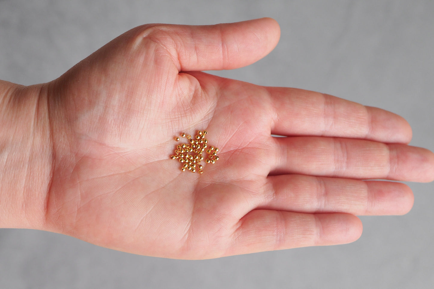 50 Stk. runde Perlen aus Messing, 18 Karat echt vergoldet, 2/3/4/5mm, Spacer Perle Metallperle Kugel Zwischenperle Gold Schmuckzubehör