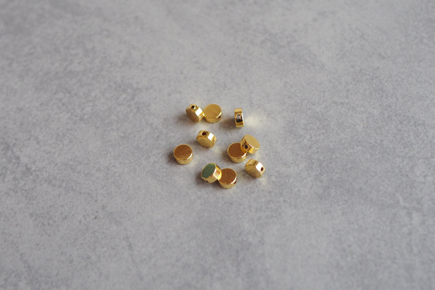 10 Stk. Perlen aus Messing, 18 Karat echt vergoldet, 4/6/8mm, Spacer Perle Metallperle Scheibe Rondell Zwischenperle Gold Schmuckzubehör