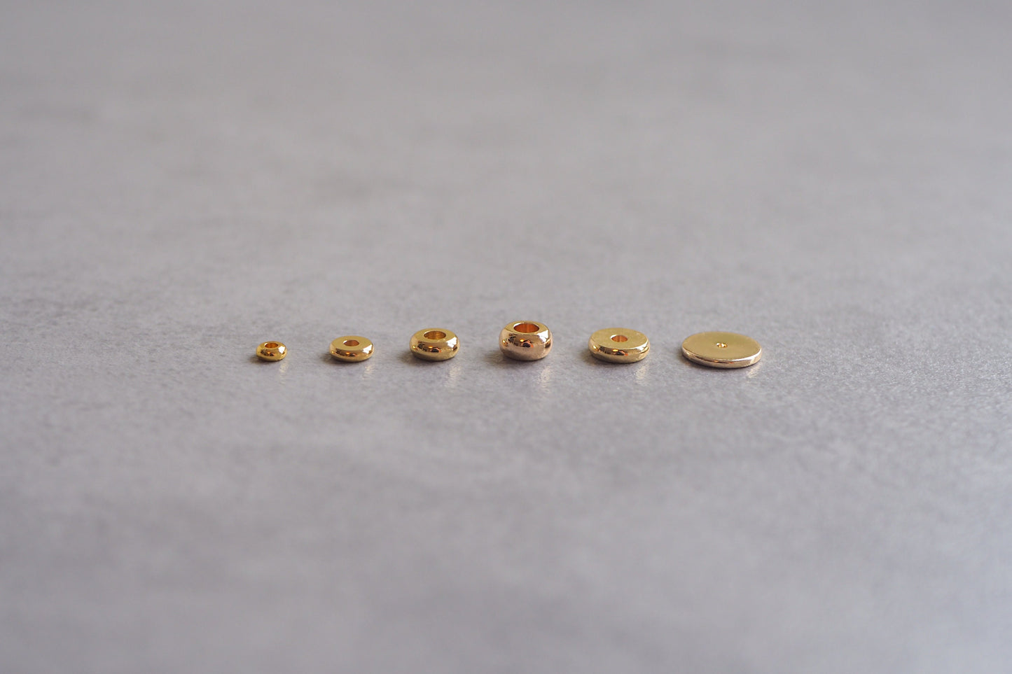 10 Stk. Perlen aus Messing 18 Karat echt vergoldet, Spacer Perle Metallperle, Donut Scheibe Rondell Zwischenperle Gold Schmuckzubehör