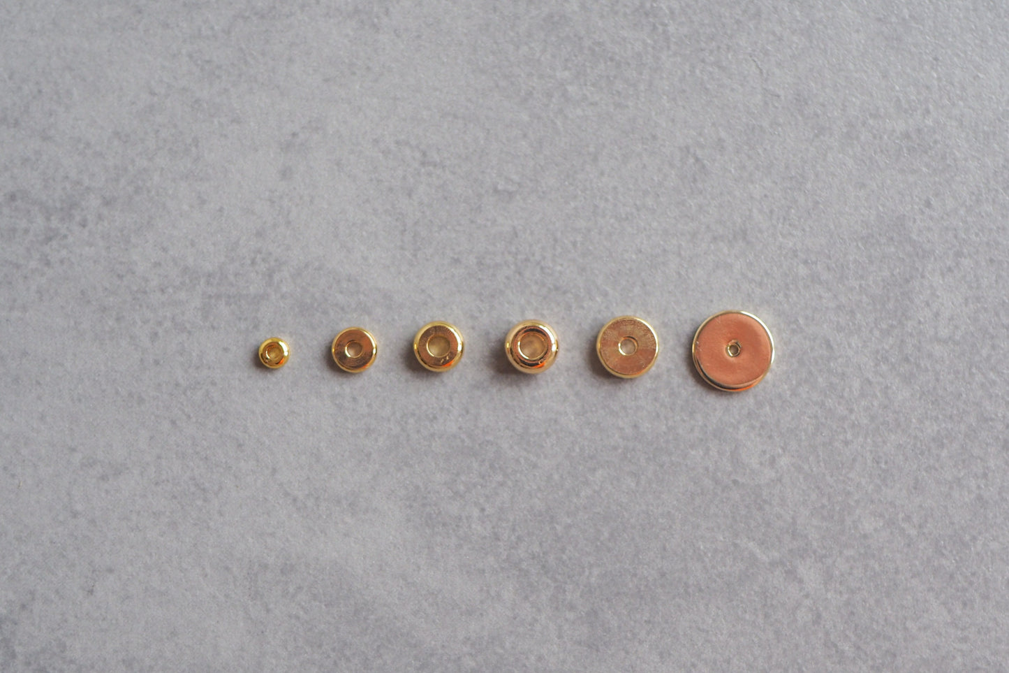 10 Stk. Perlen aus Messing 18 Karat echt vergoldet, Spacer Perle Metallperle, Donut Scheibe Rondell Zwischenperle Gold Schmuckzubehör