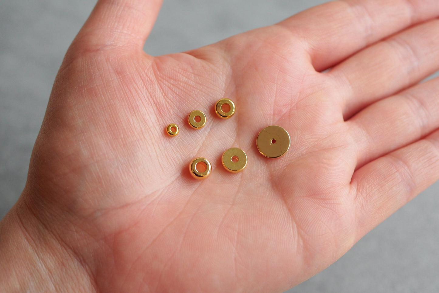 10 Stk. Perlen aus Messing 18 Karat echt vergoldet, Spacer Perle Metallperle, Donut Scheibe Rondell Zwischenperle Gold Schmuckzubehör