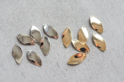 10 gebogene Anhänger, 18 Karat echt vergoldet o. platiniert, spitze Tropfen Horseeye Oval, Schmuckzubehör
