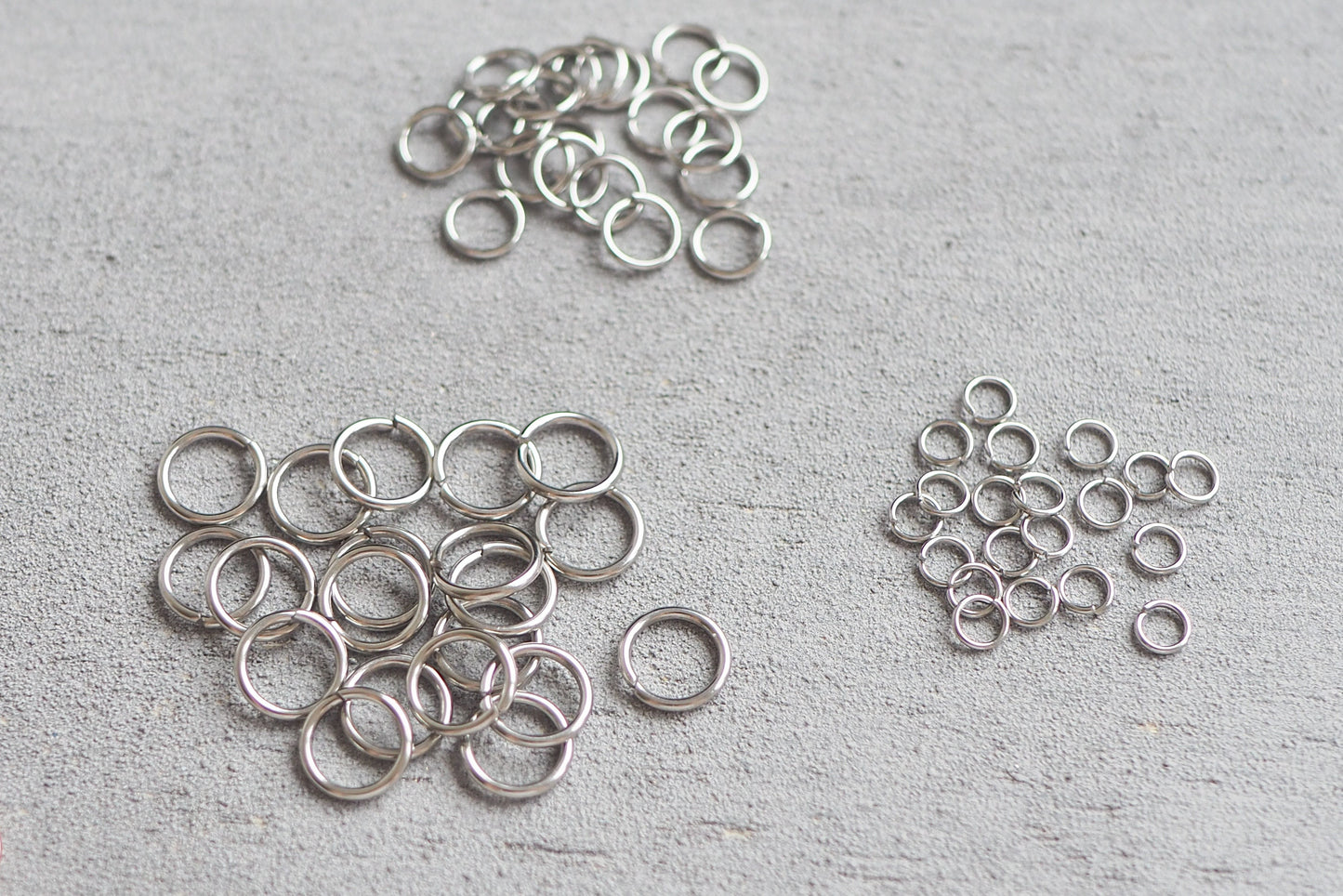 50 Stk. Biegeringe in verschiedenen Größen und Farben, Gold, Silbe, Roségold, Schwarz, Schmuckzubehör Verbindungsringe Jump Rings