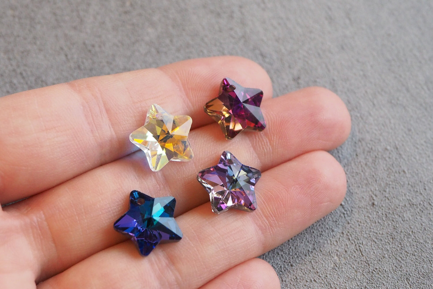 10 Stern Anhänger aus Glas, 13mm x 7mm, facettiert und irisierend, verschiedene Farben weiß gold lila pink orange blau grün, Schmuckzubehör