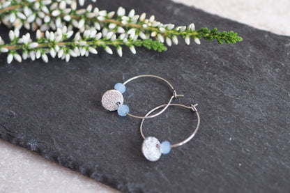 Creolen mit Plättchen Anhänger und Glasschliffperlen, silber platiniert, verschiedenen Farben, schlicht reduziert modern minimalistisch Yoga