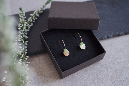 Creolen mit Plättchen Anhänger und Glasschliffperlen, silber platiniert, verschiedenen Farben, schlicht reduziert modern minimalistisch Yoga