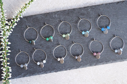 Creolen mit Plättchen Anhänger und Glasschliffperlen, silber platiniert, verschiedenen Farben, schlicht reduziert modern minimalistisch Yoga